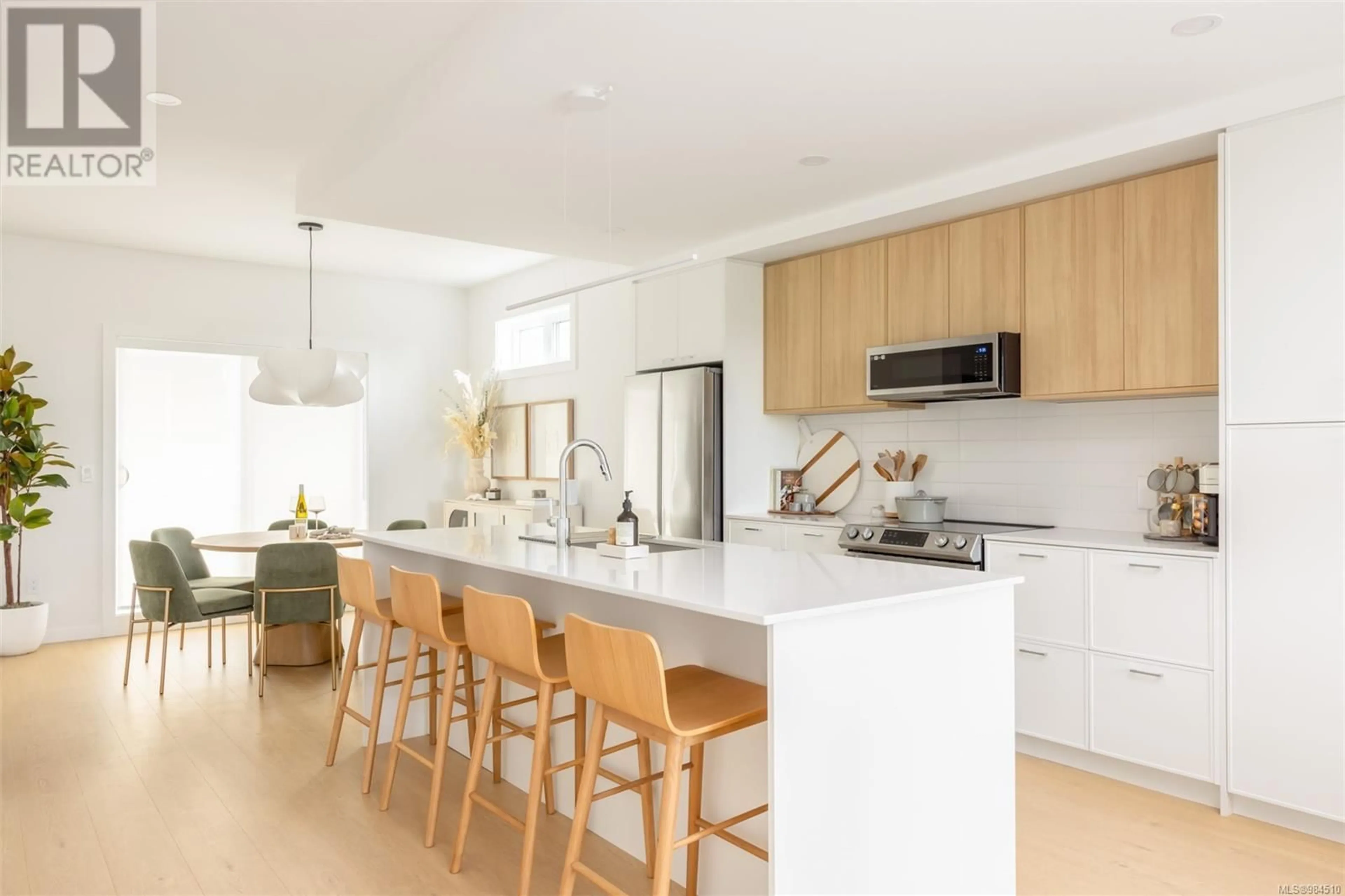 Open concept kitchen, unknown for TH21 3450 Whittier Ave, Saanich British Columbia V8Z3R2