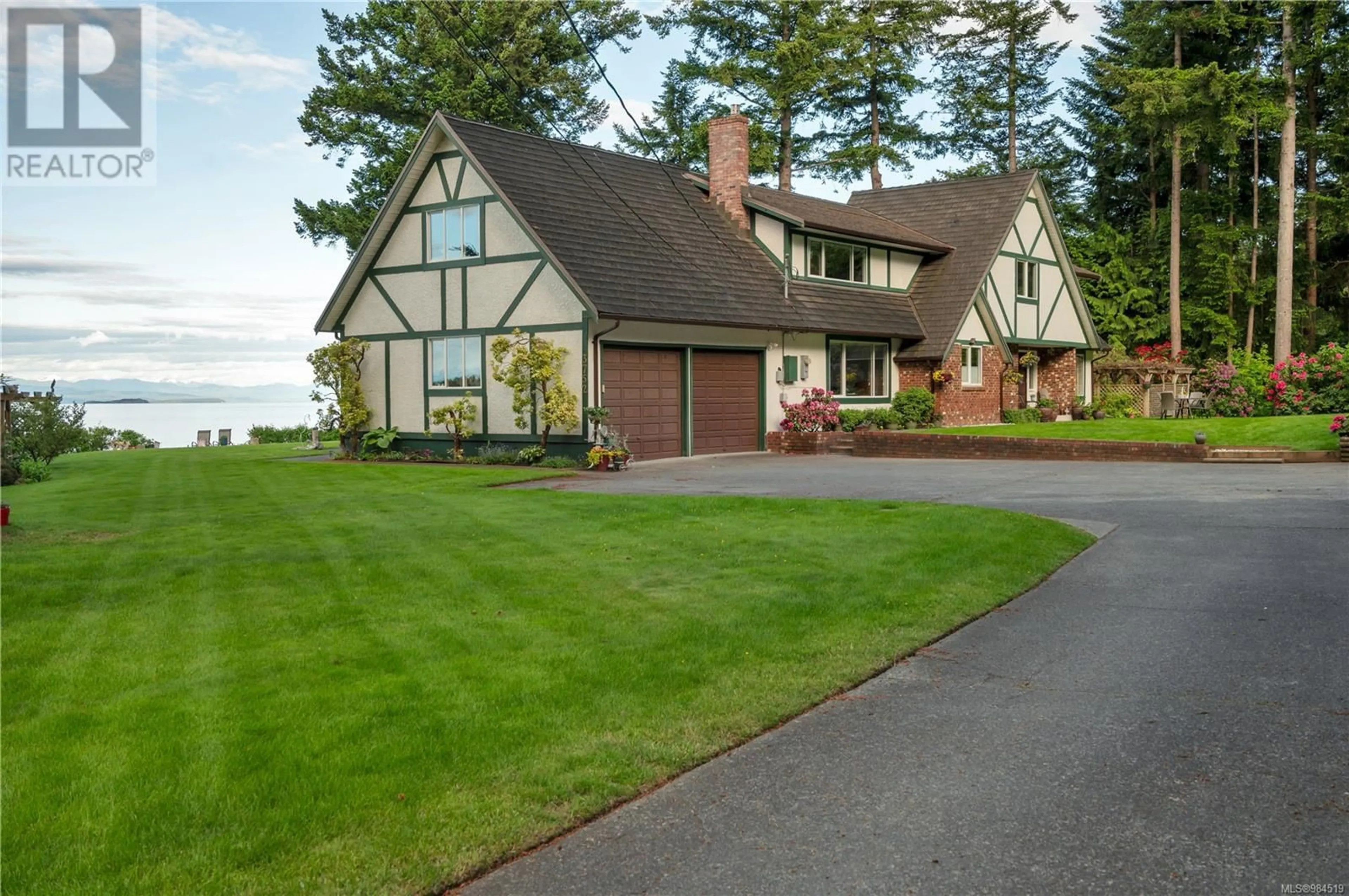 Home with vinyl exterior material, unknown for 3752 OCEAN GROVE ROAD, Campbell River British Columbia V9W1E8