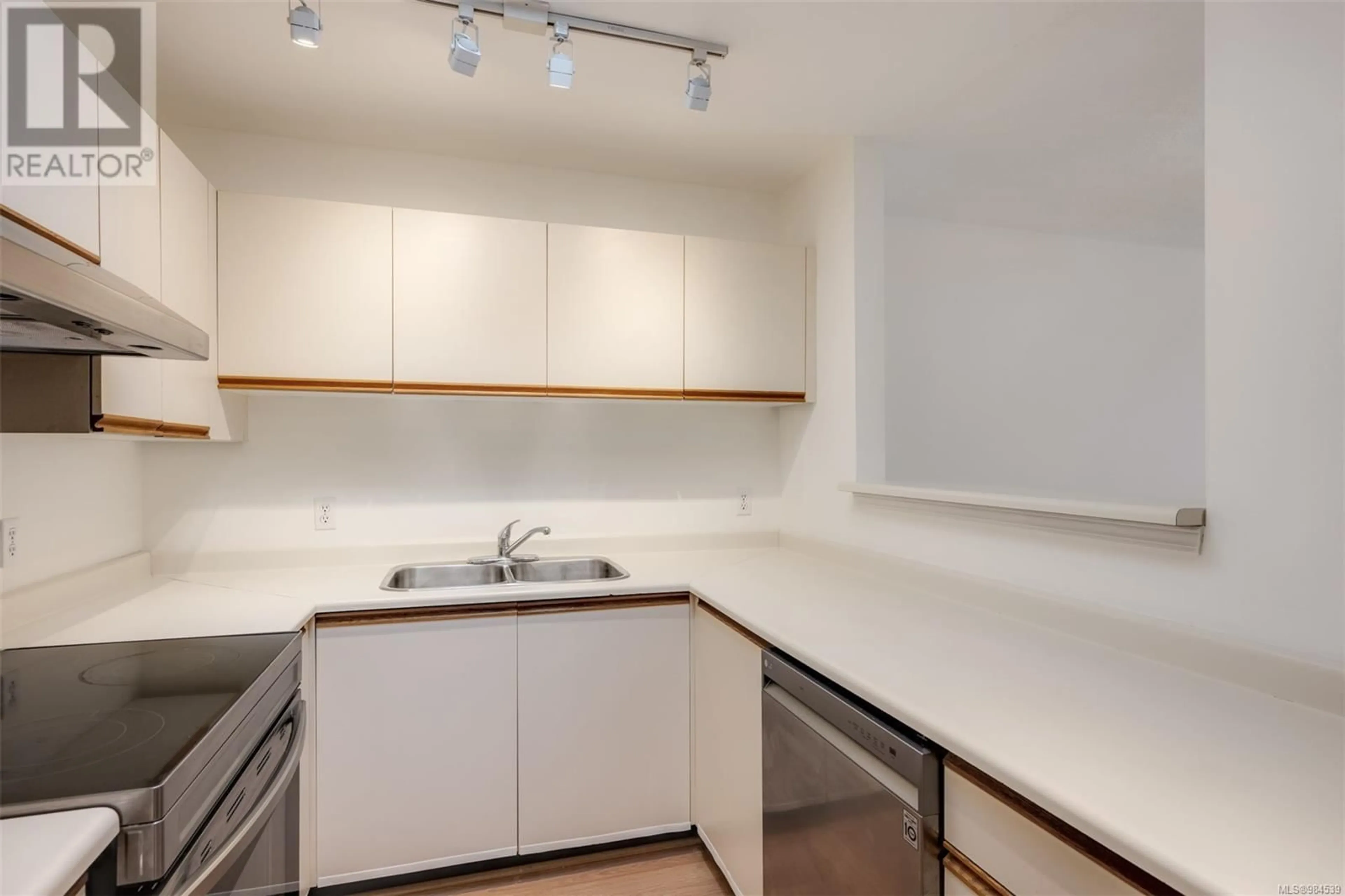 Standard kitchen, unknown for 404 2647 Graham St, Victoria British Columbia V8T3Y8