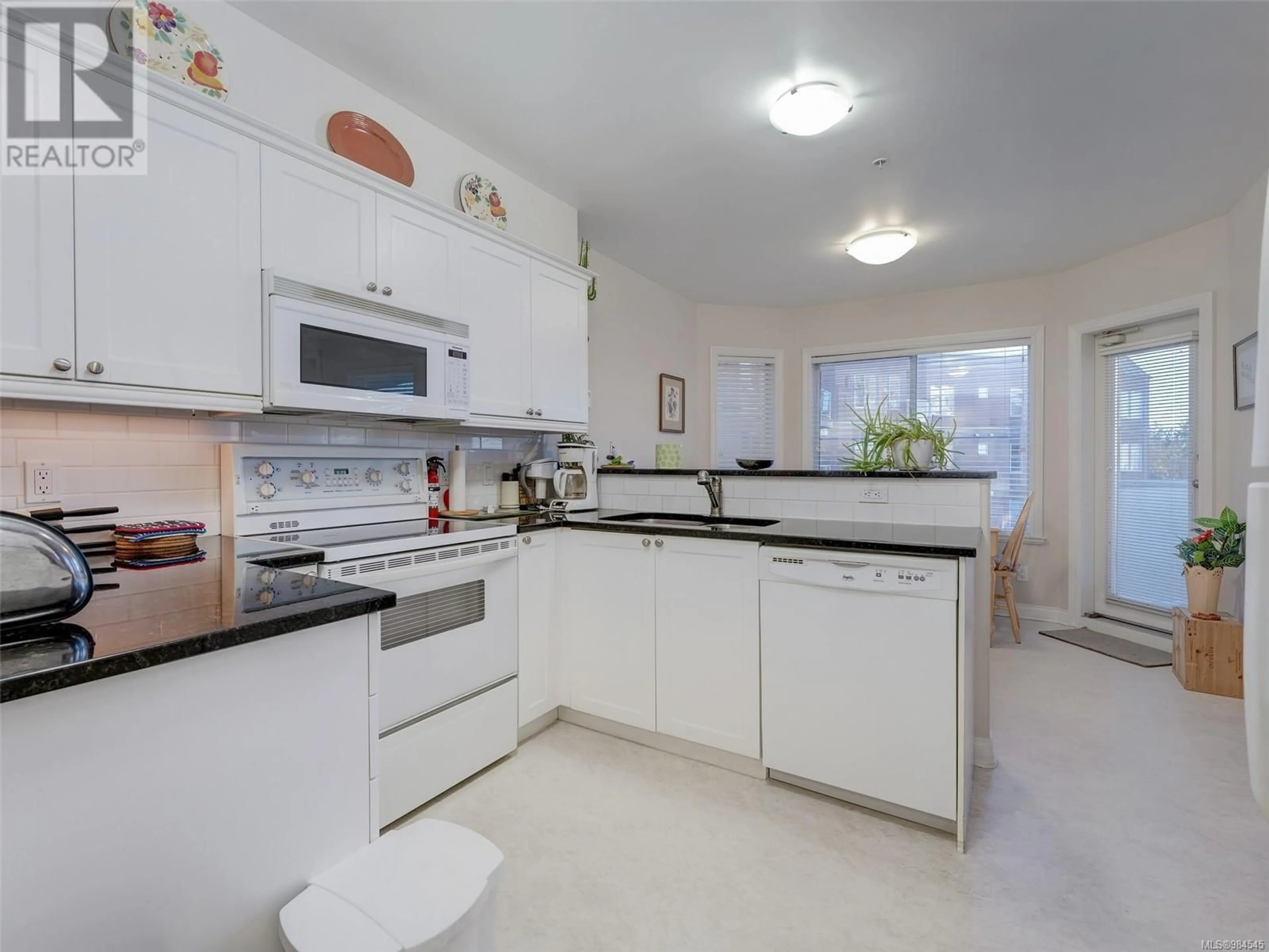 Standard kitchen, ceramic/tile floor for 302 405 QUEBEC St, Victoria British Columbia V8V4Z2