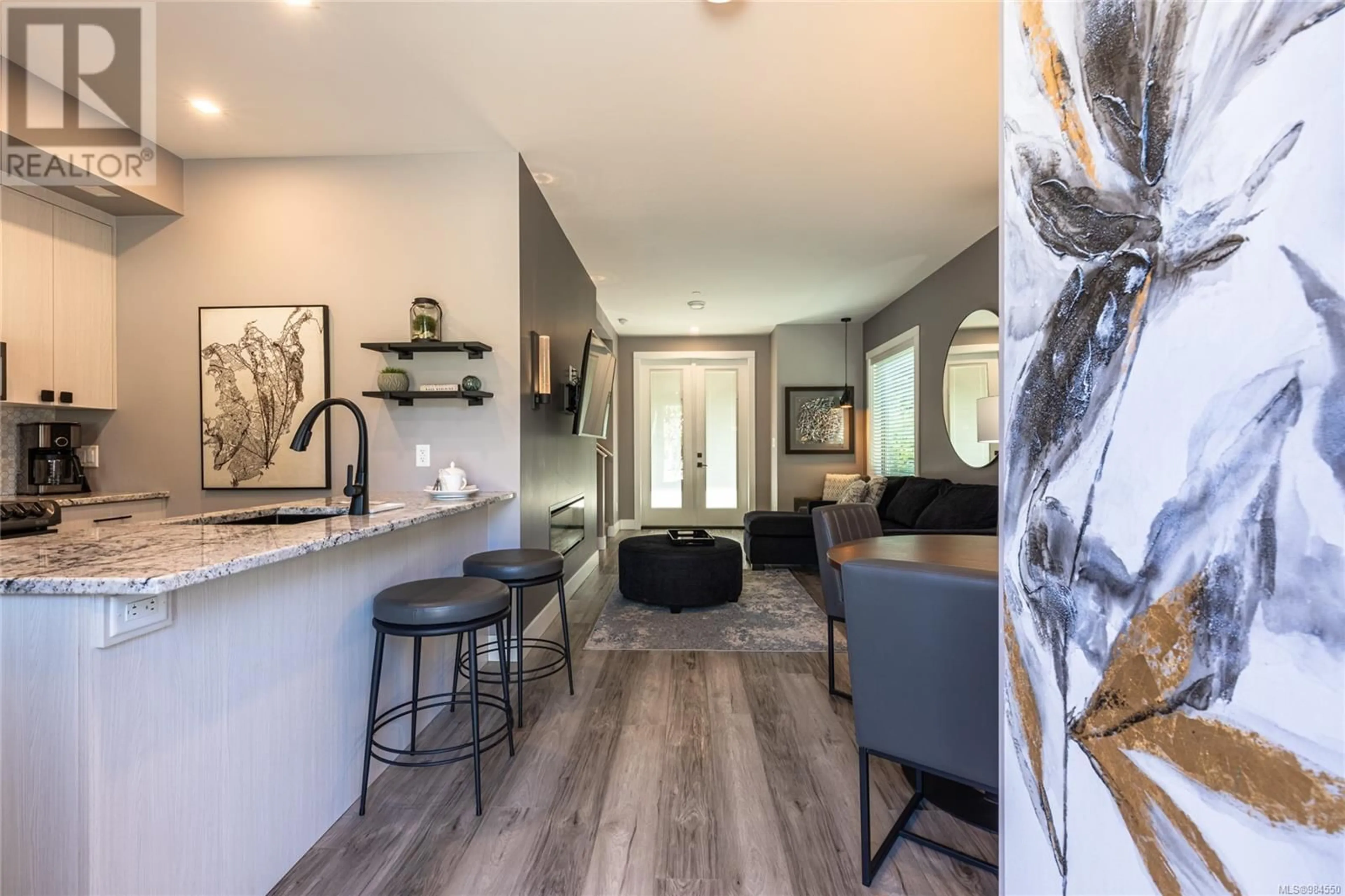 Indoor entryway for 3 - 1175 RESORT DRIVE, Parksville British Columbia V9P2E3