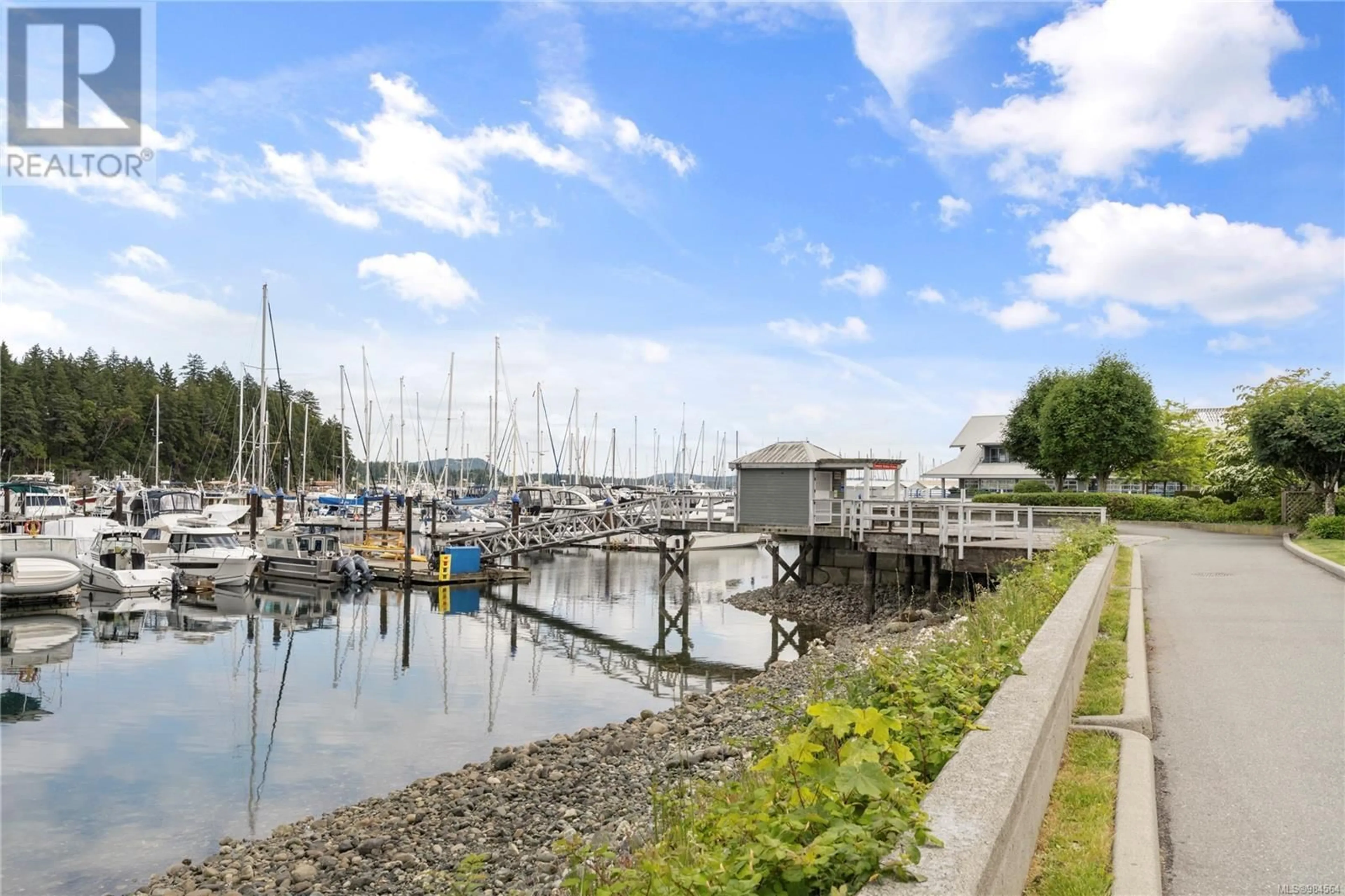 Patio, water/lake/river/ocean view for 104 566 Stewart Ave, Nanaimo British Columbia V9S5T5