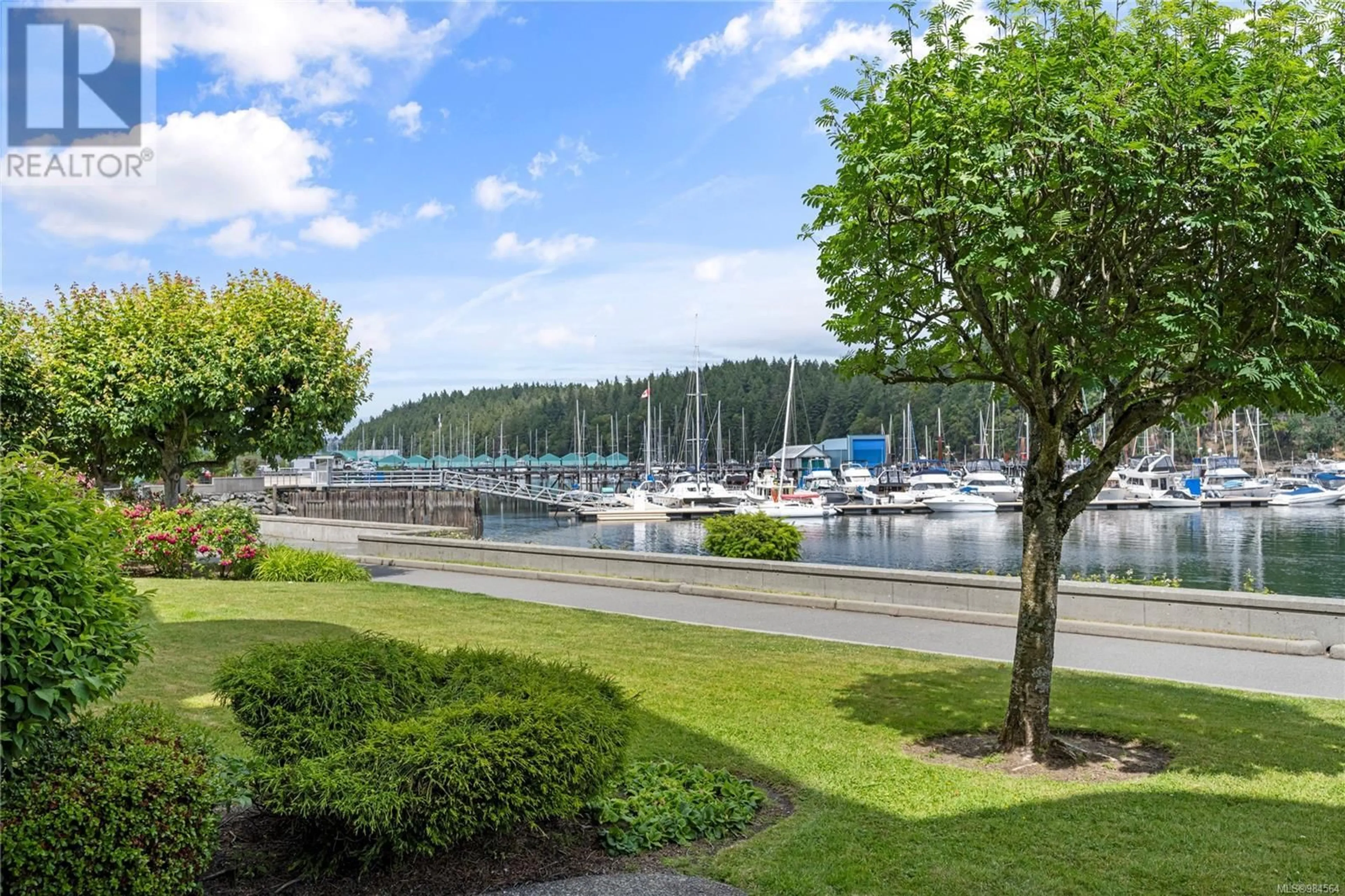 Patio, water/lake/river/ocean view for 104 566 Stewart Ave, Nanaimo British Columbia V9S5T5