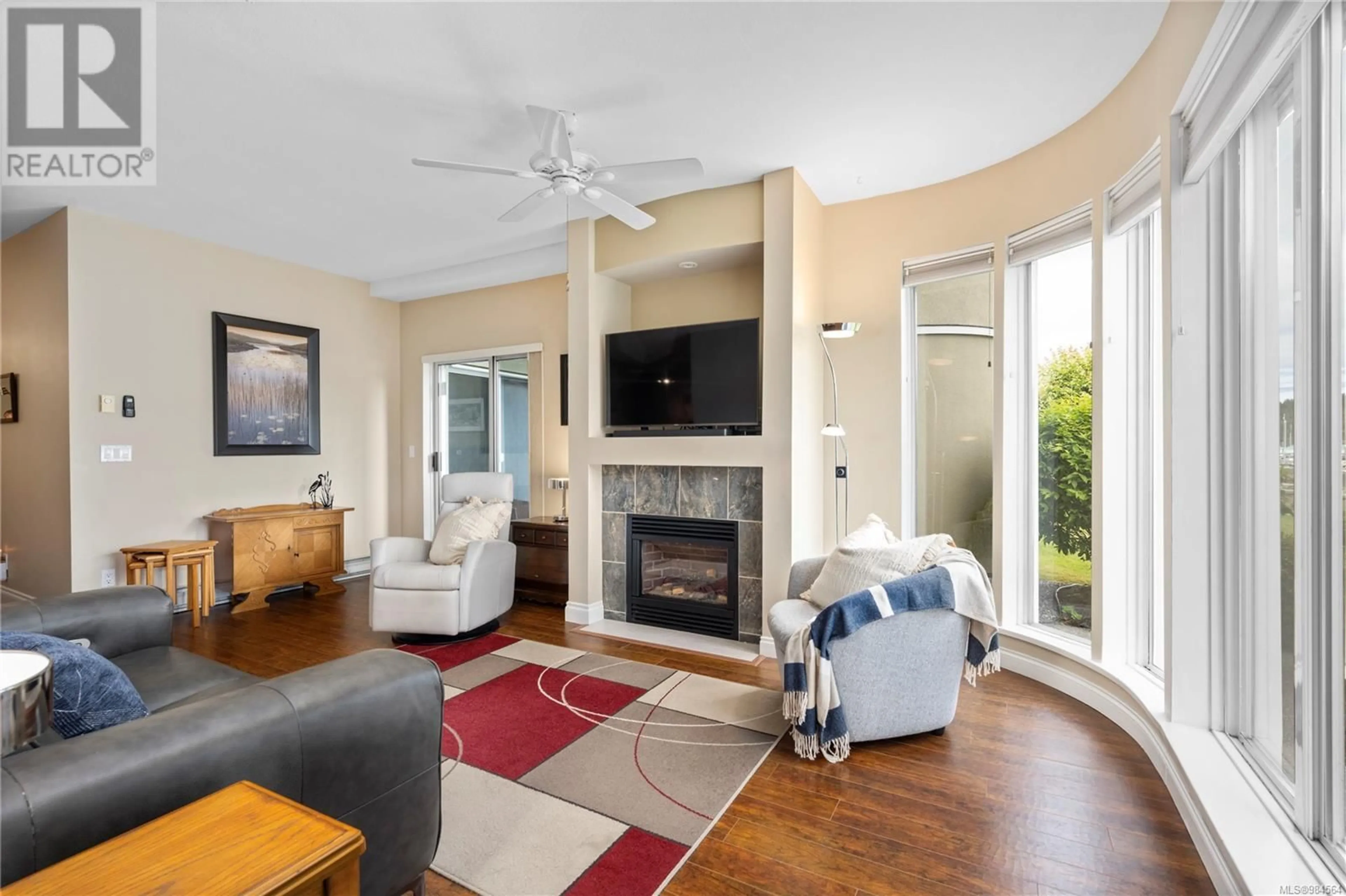 Living room with furniture, ceramic/tile floor for 104 566 Stewart Ave, Nanaimo British Columbia V9S5T5