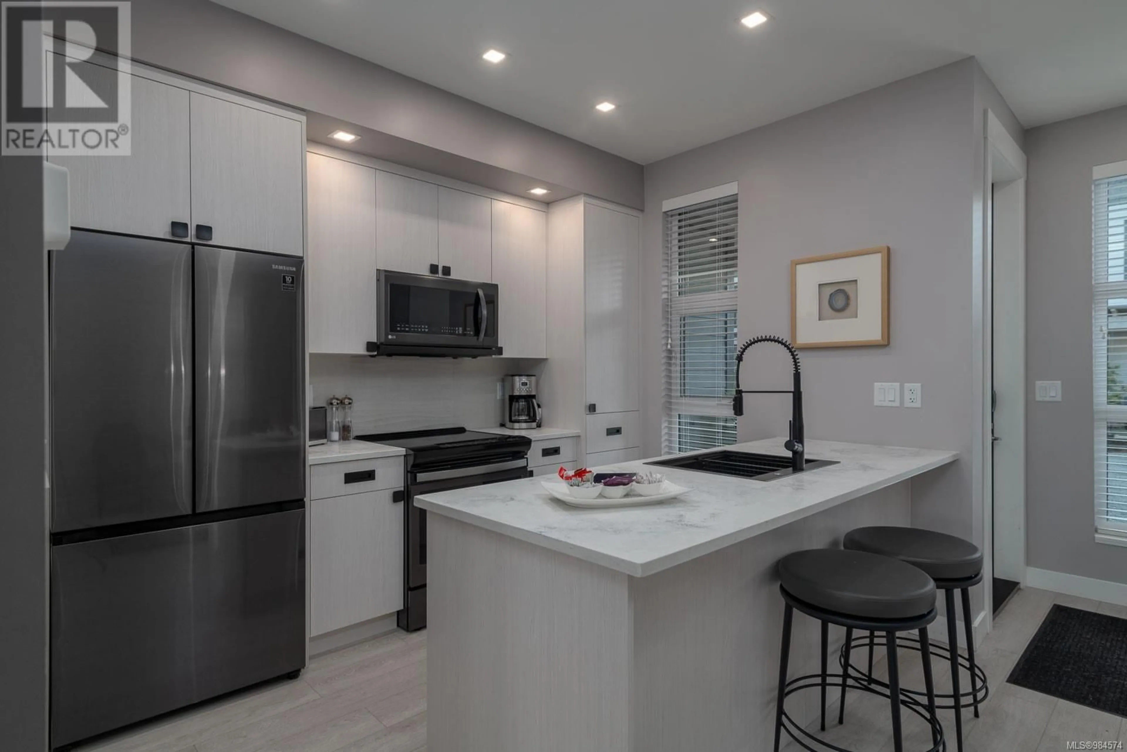 Open concept kitchen, ceramic/tile floor for 13 - 1175 RESORT DRIVE, Parksville British Columbia V9P2E3