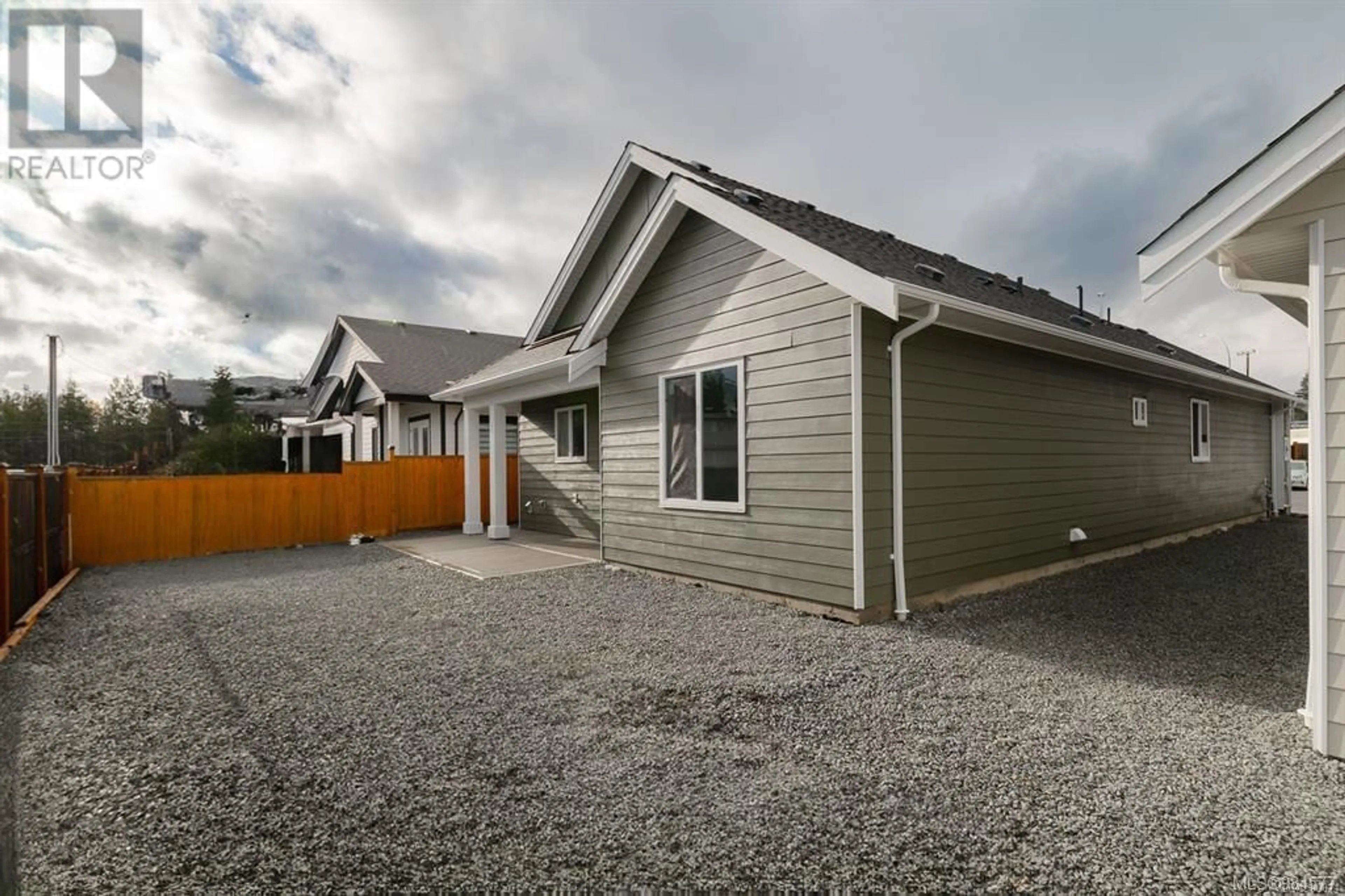 Home with vinyl exterior material, street for 468 Hampstead St, Parksville British Columbia V9P0G5