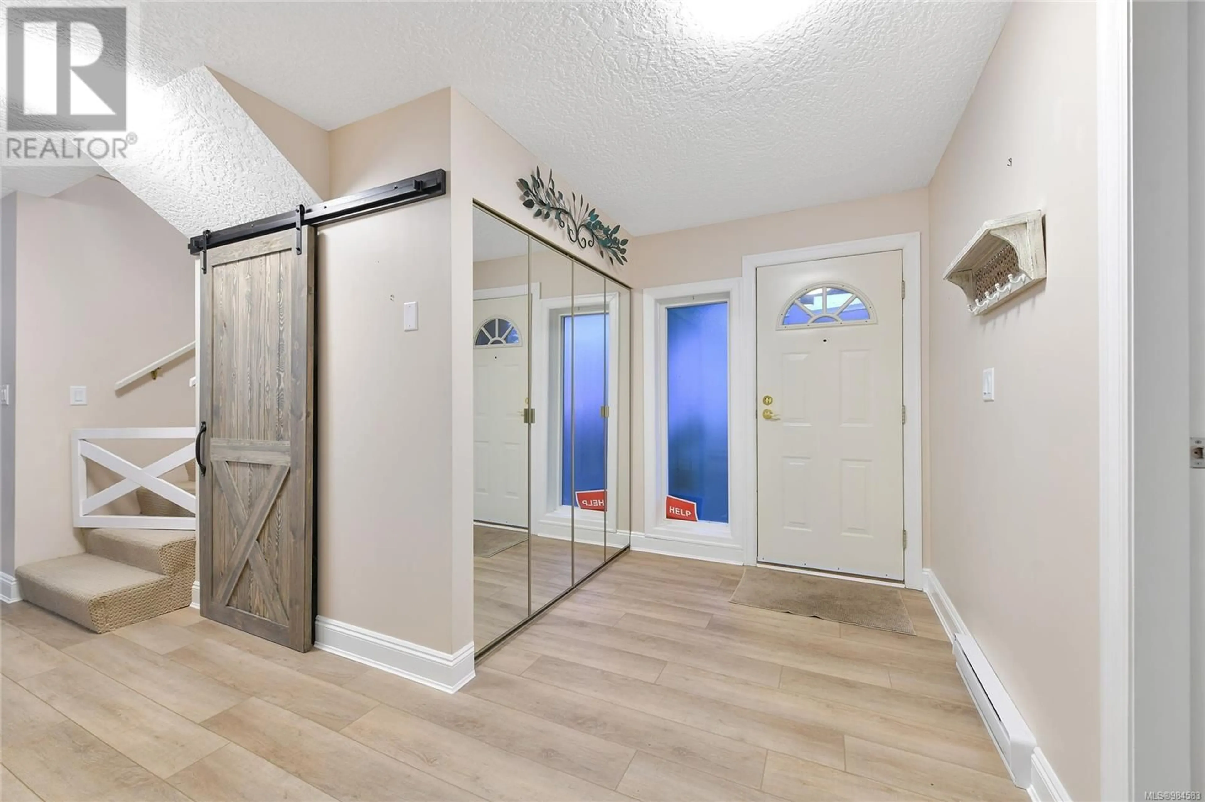 Indoor entryway for 19 3049 Brittany Dr, Colwood British Columbia V9B5P8