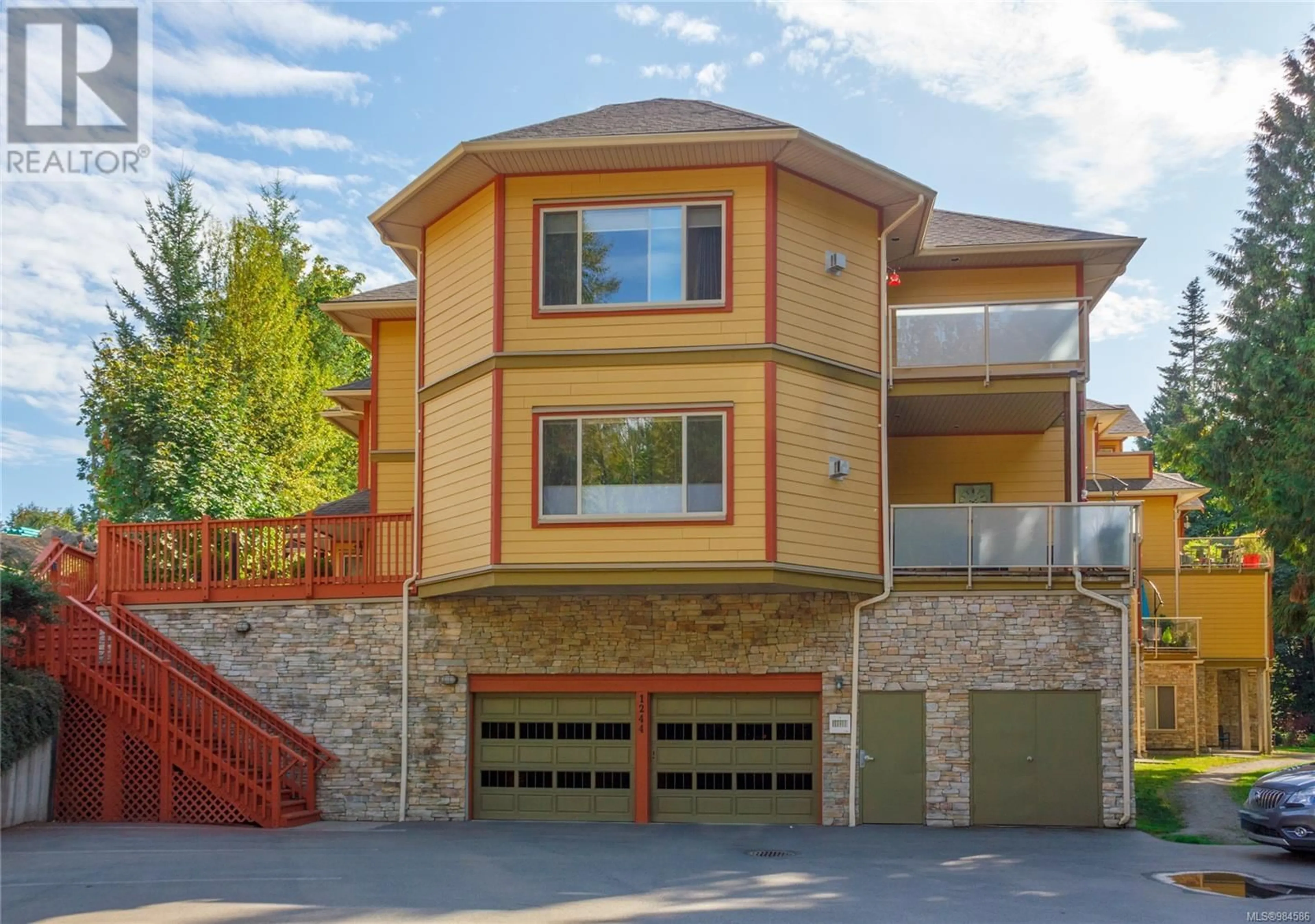 Home with vinyl exterior material, street for 210 - 1244 4TH AVENUE, Ladysmith British Columbia V9G0A6