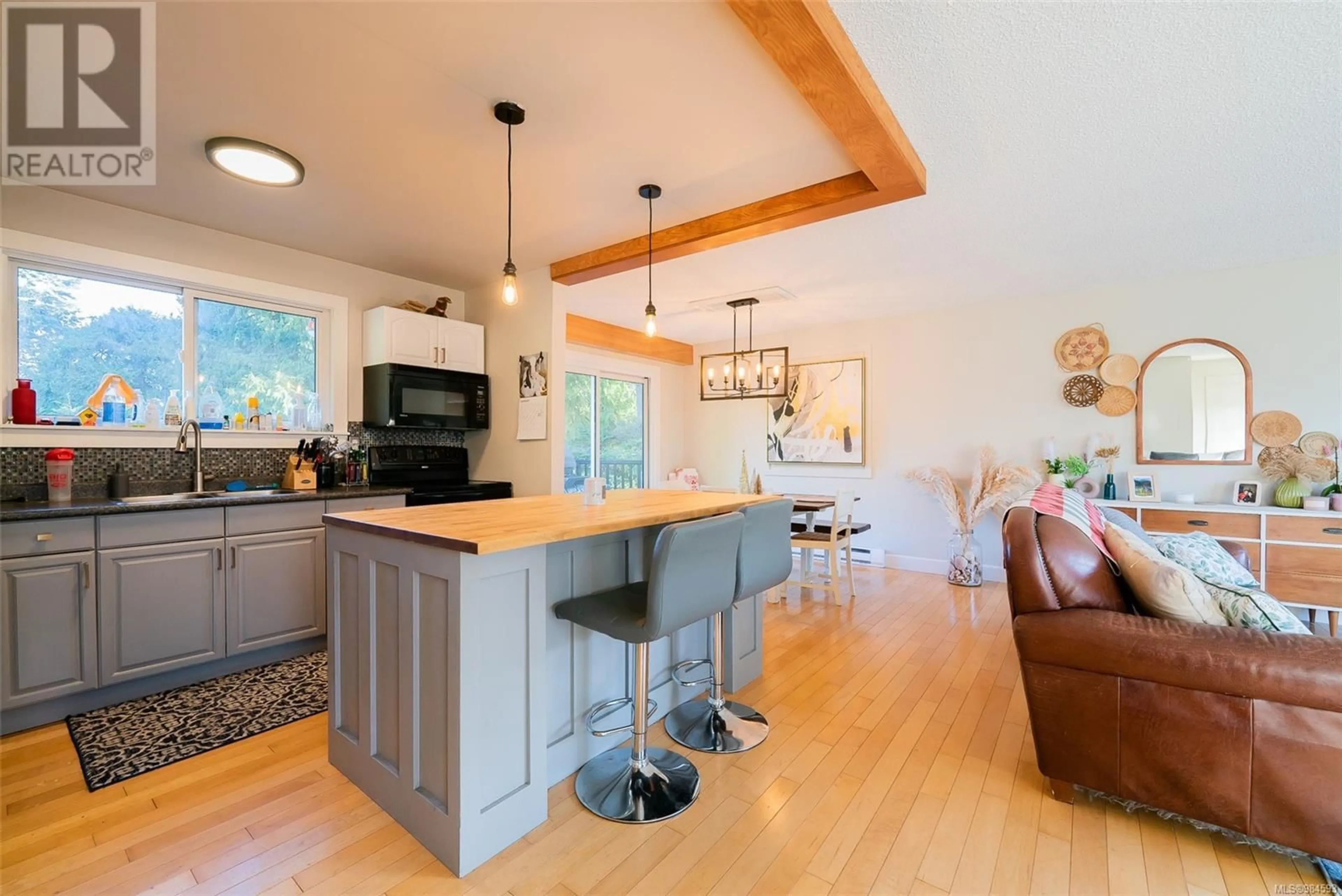 Open concept kitchen, wood/laminate floor for 5862 Broadway Rd, Nanaimo British Columbia V9V1E7