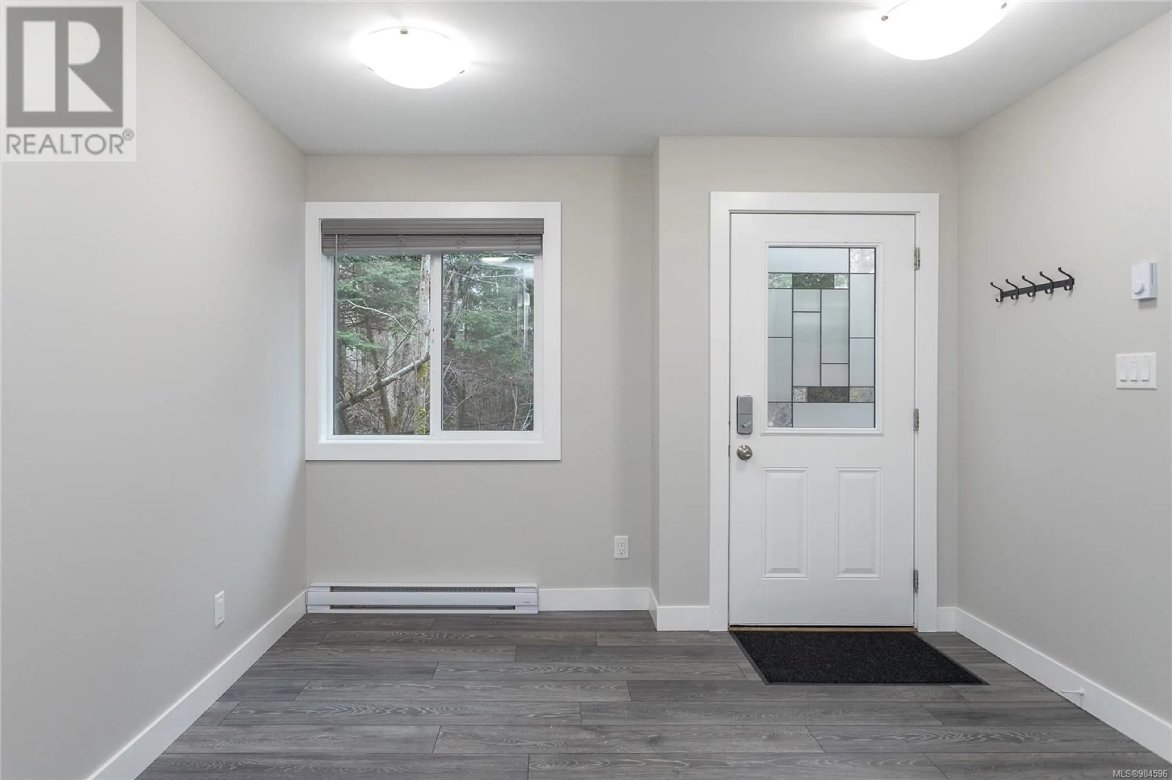 Indoor entryway for 13 6790 Grant Rd, Sooke British Columbia V9Z1K6