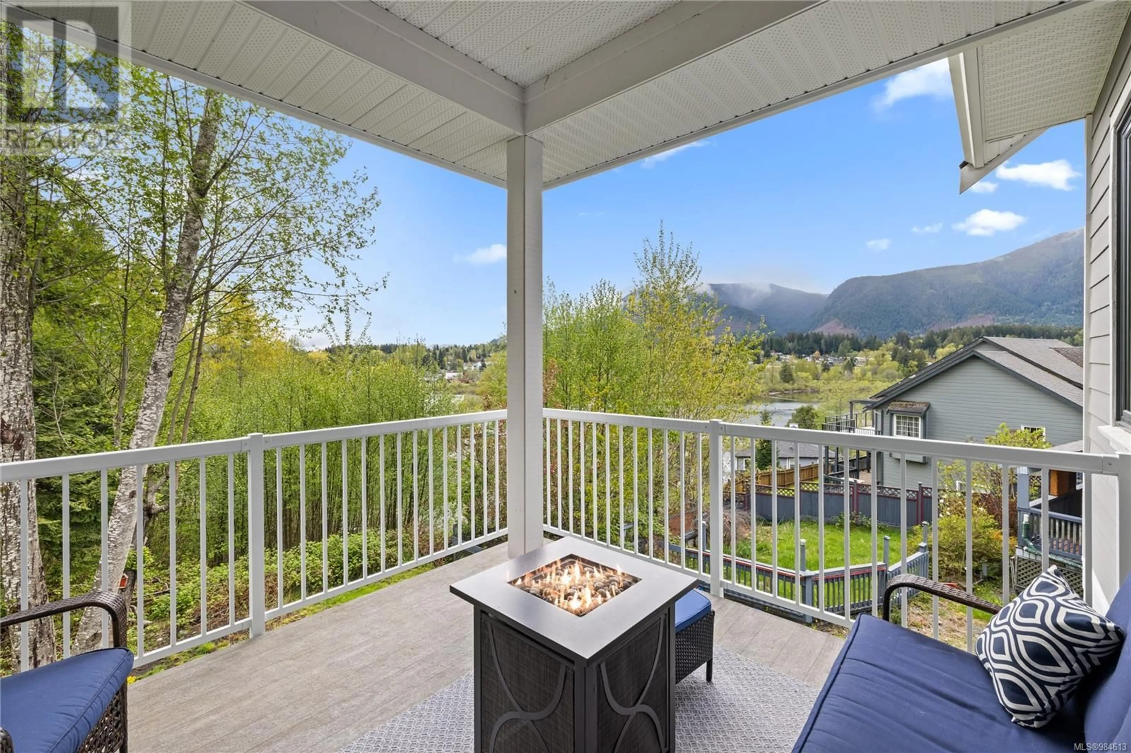 Patio, mountain view for 276 Castley Hts, Lake Cowichan British Columbia V0R2G0