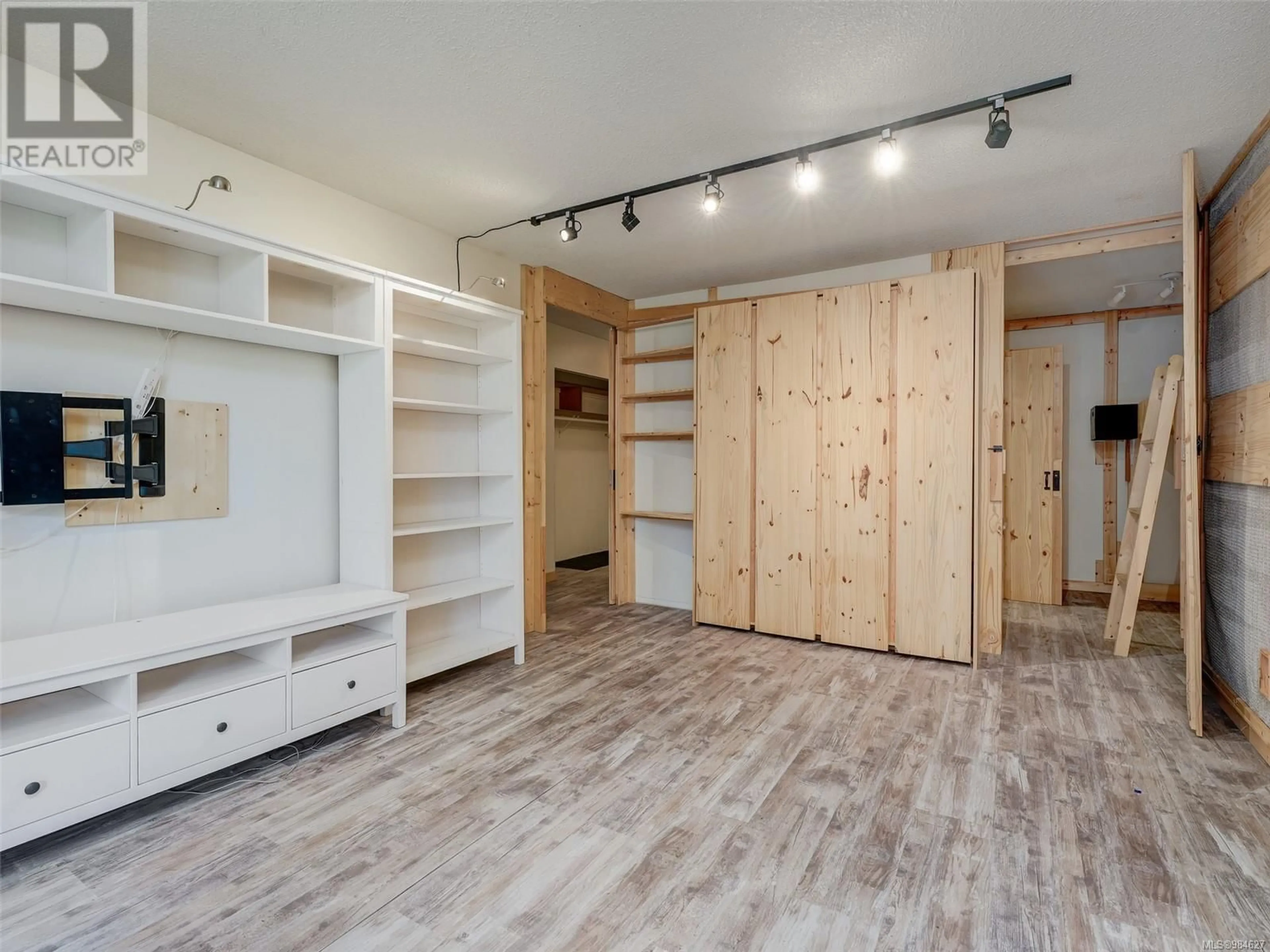 Storage room or clothes room or walk-in closet for 206 900 Tolmie Ave, Saanich British Columbia V8X3W6