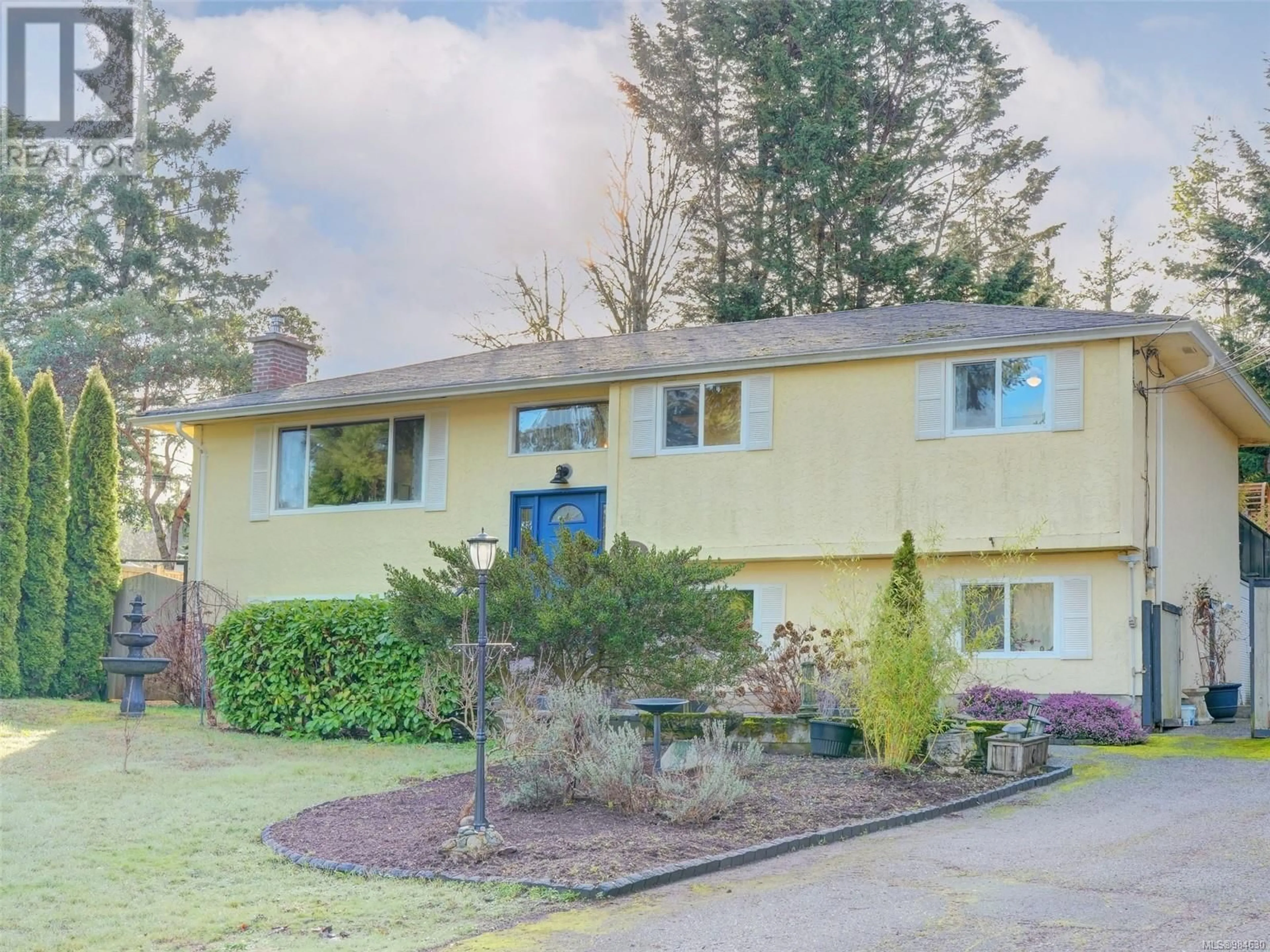 Home with vinyl exterior material, street for 563 Phelps Ave, Langford British Columbia V9B3J1