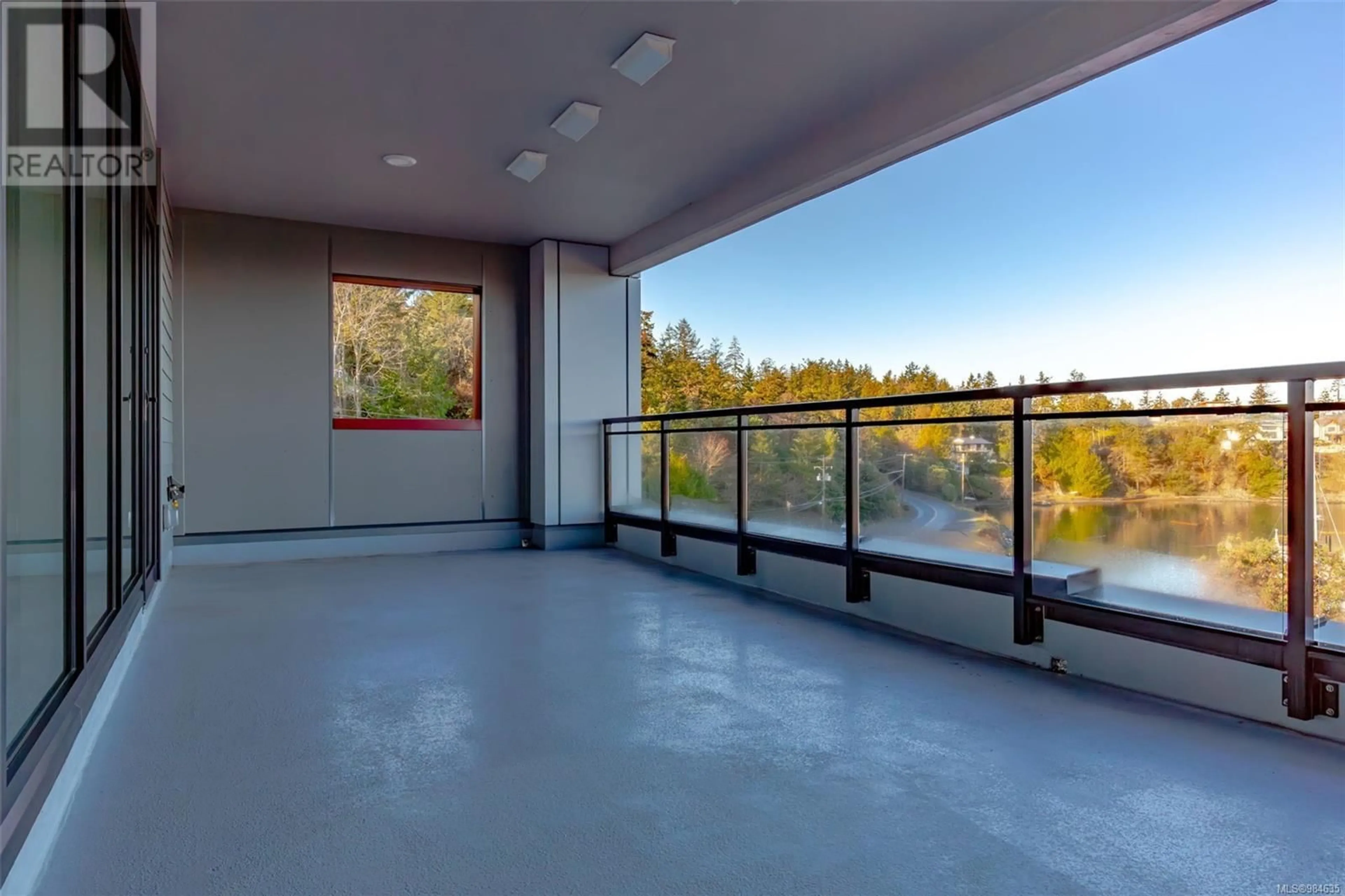 Indoor foyer for 301 3529 Dolphin Dr, Nanoose Bay British Columbia V9P9K1