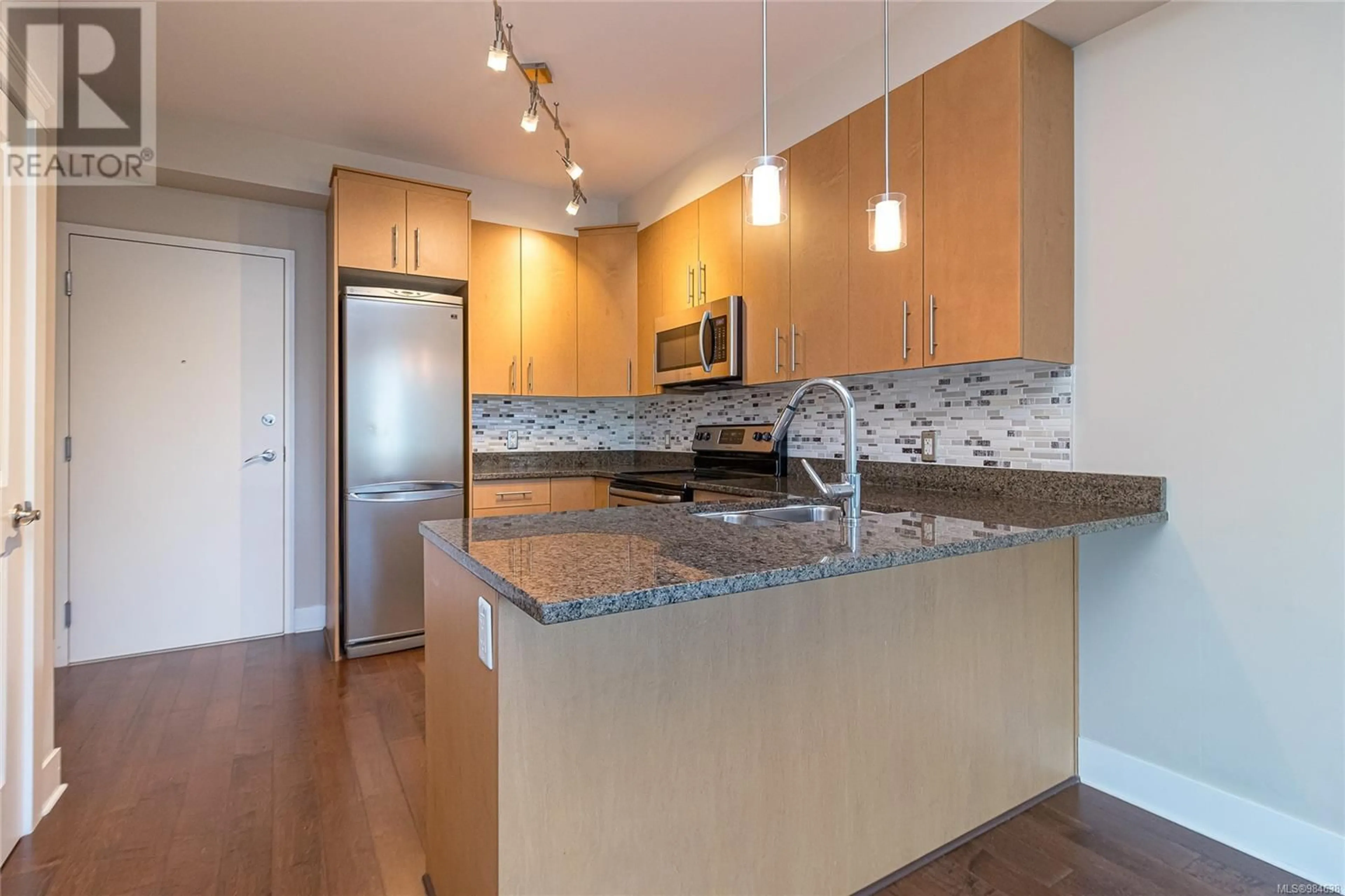 Standard kitchen, wood/laminate floor for 314 21 Conard St, View Royal British Columbia V8Z0C4