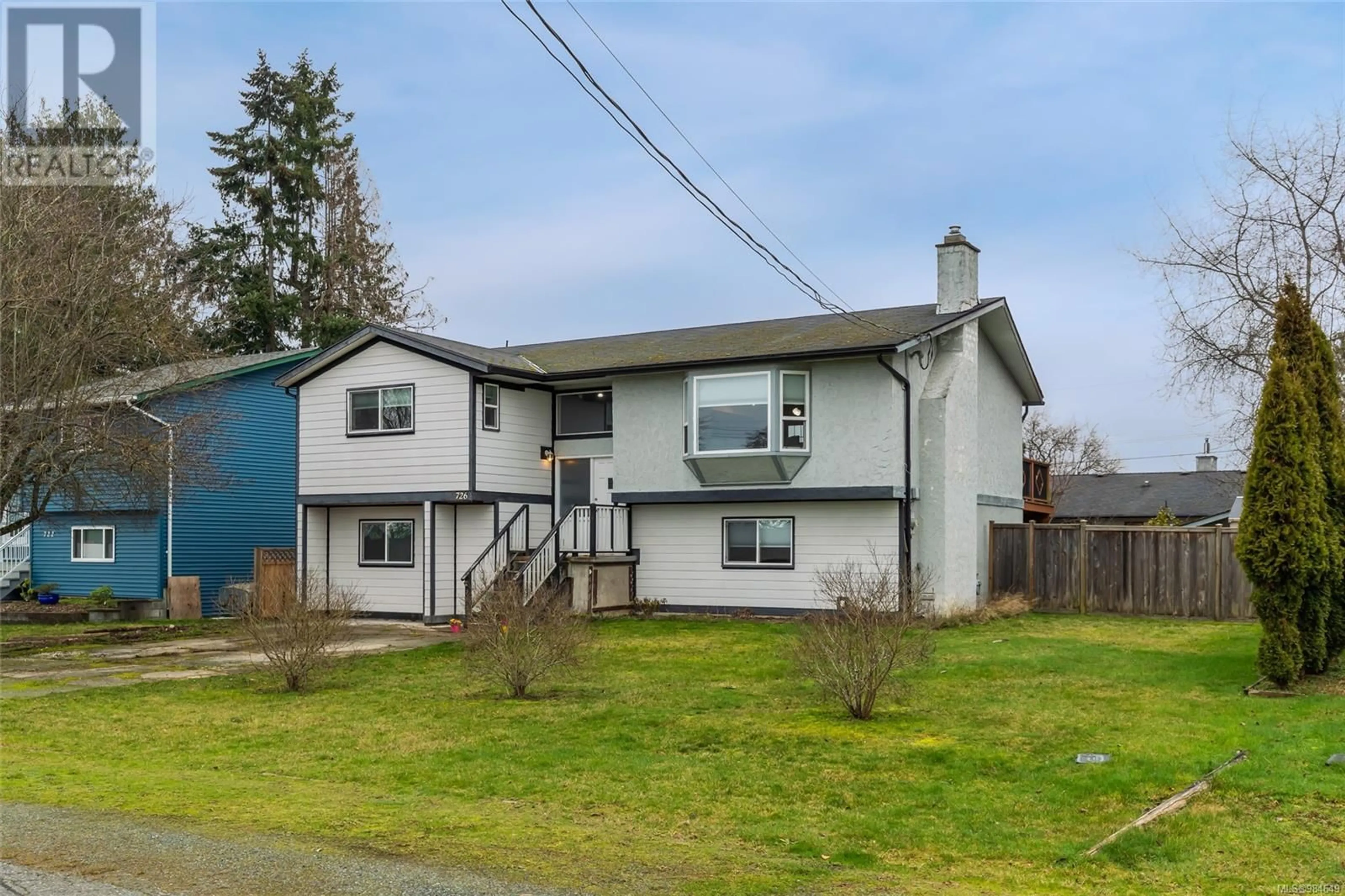 A pic from outside/outdoor area/front of a property/back of a property/a pic from drone, street for 726 Nanoose Ave, Parksville British Columbia V9P1E9