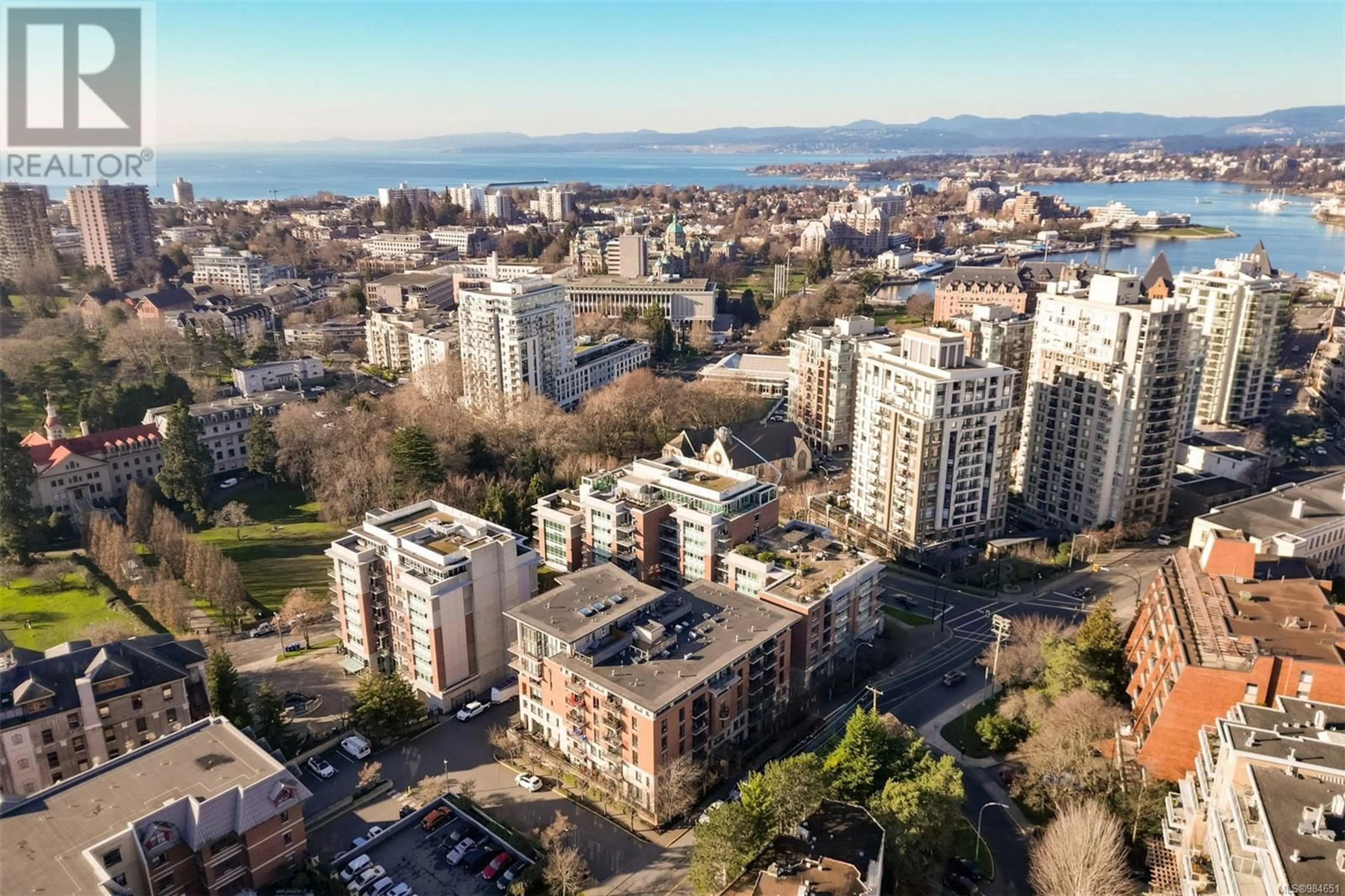 A pic from outside/outdoor area/front of a property/back of a property/a pic from drone, city buildings view from balcony for 602 827 Fairfield Rd, Victoria British Columbia V8V5B2