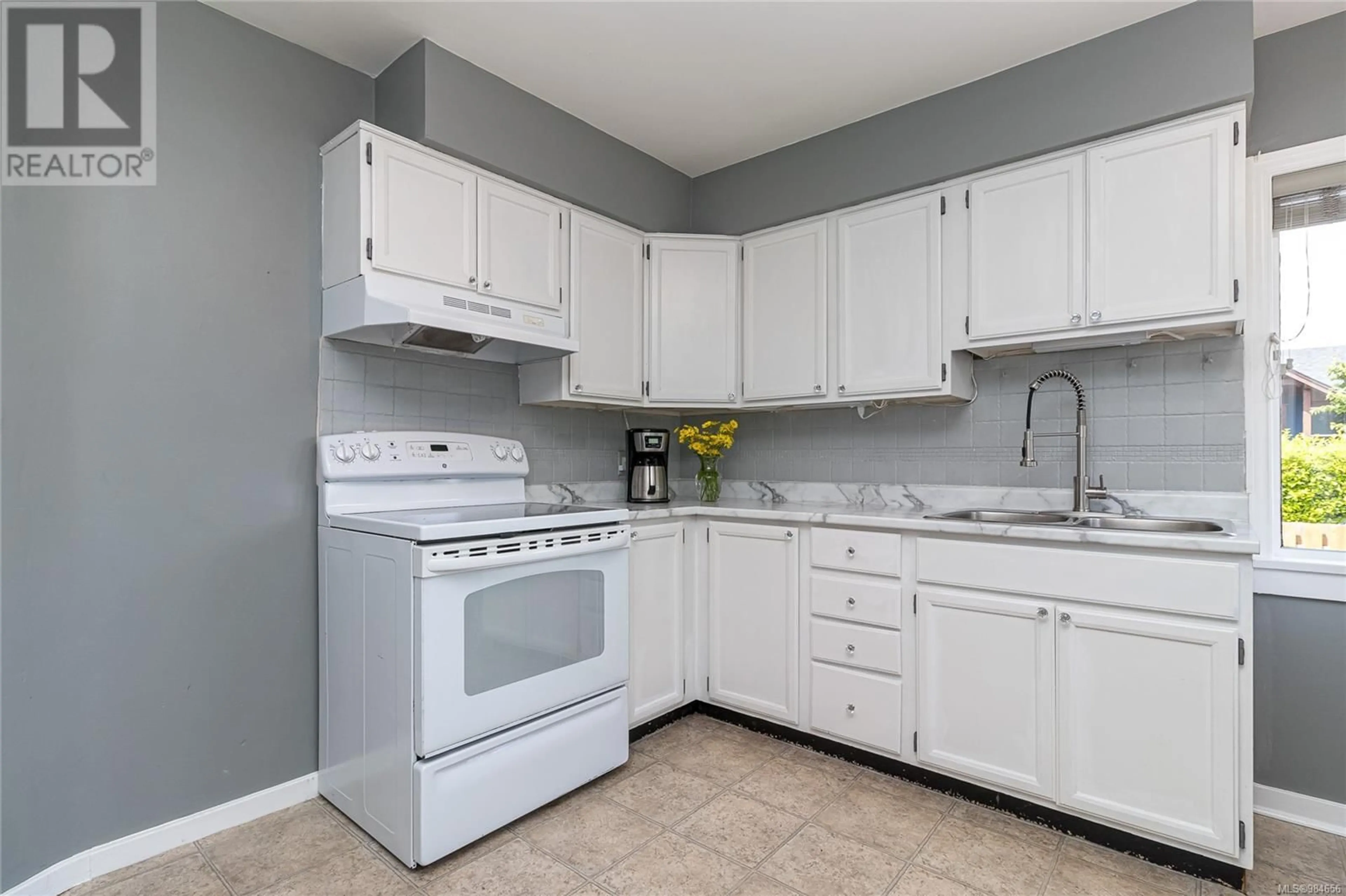 Standard kitchen, unknown for 421 Hambrook St, Ladysmith British Columbia V9G1B3