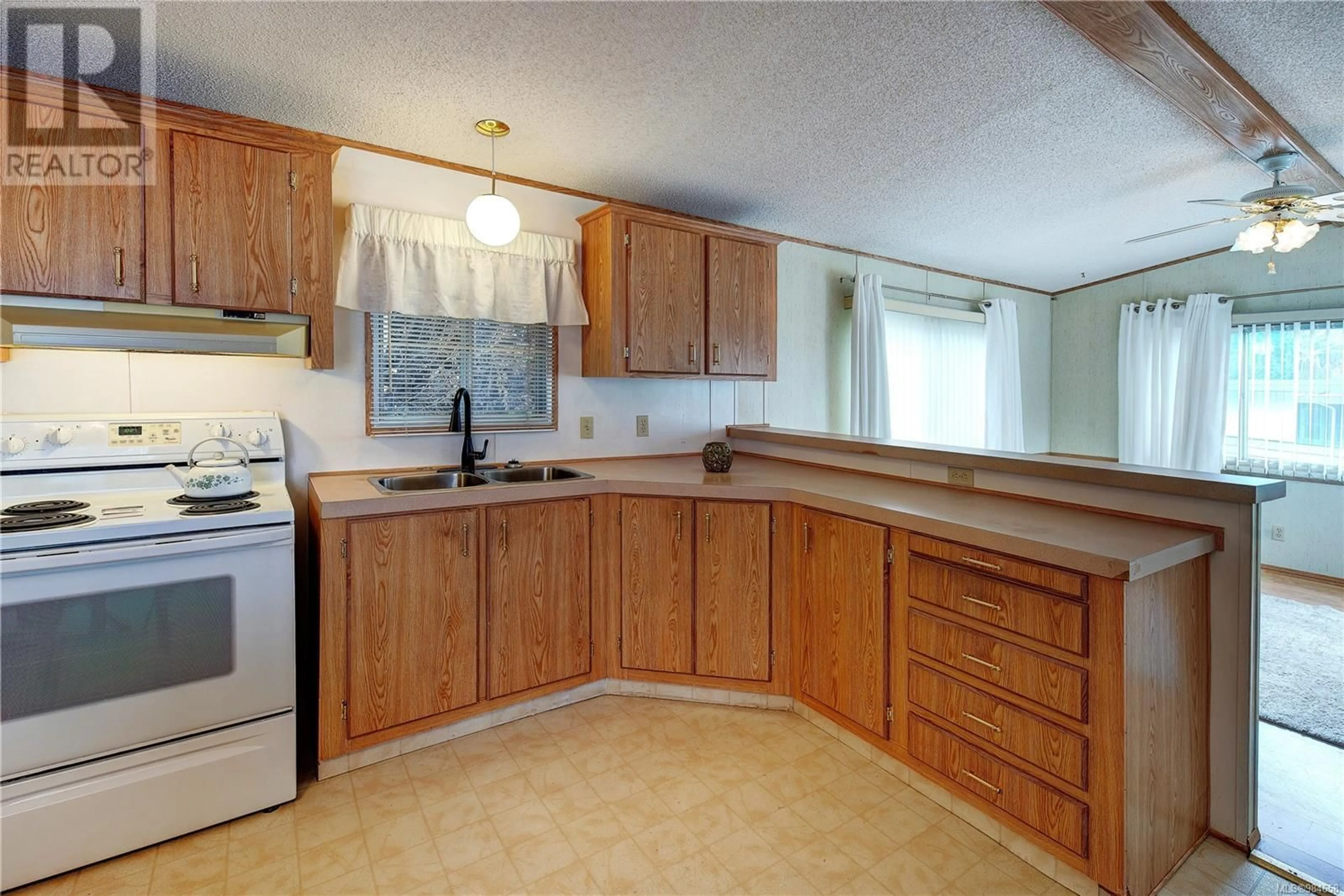 Standard kitchen, unknown for 7 6820 Parklands Pl, Lantzville British Columbia V0R2H0