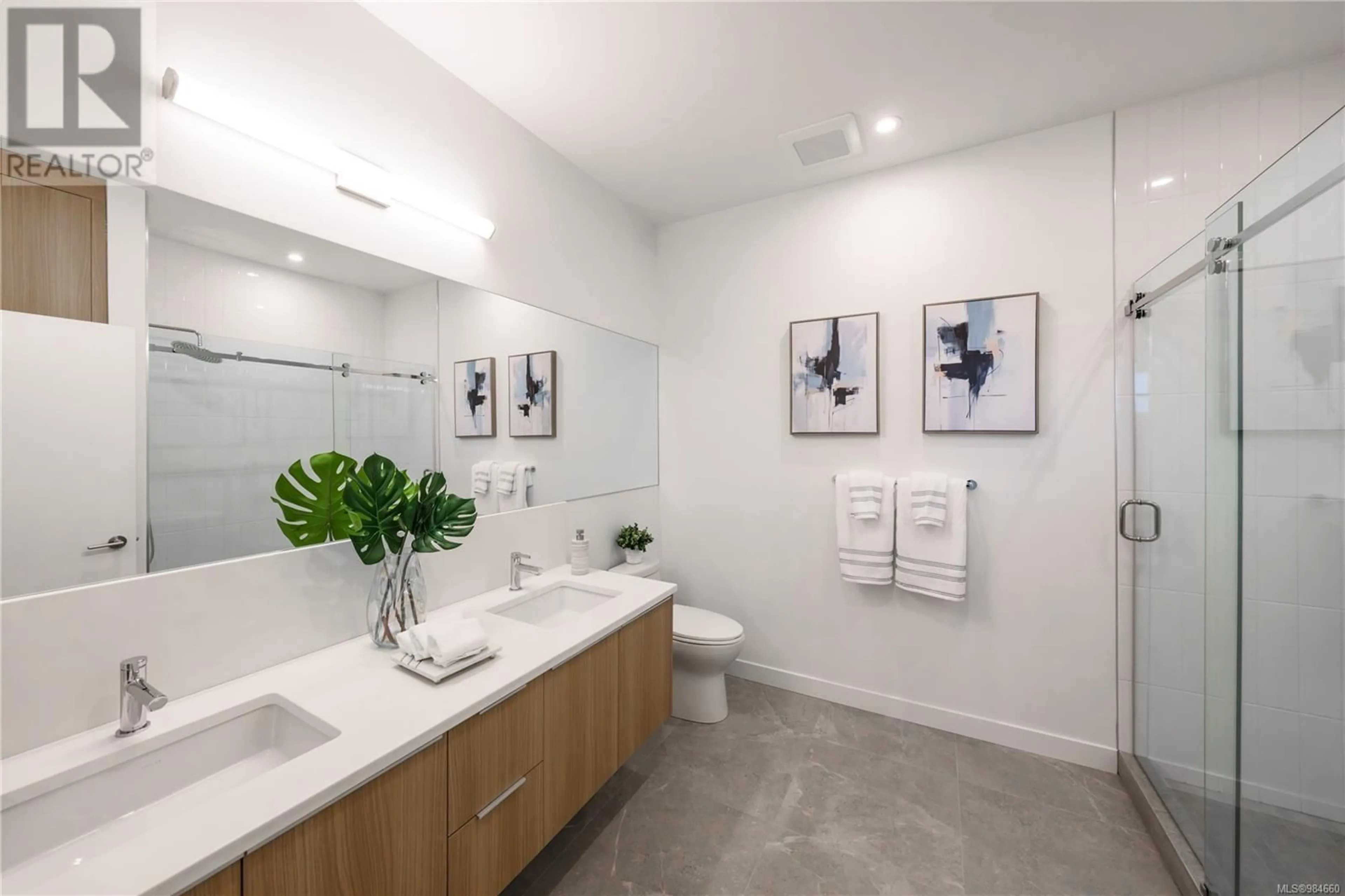 Contemporary bathroom, ceramic/tile floor for 108 9570 Fifth St, Sidney British Columbia V8L2W5