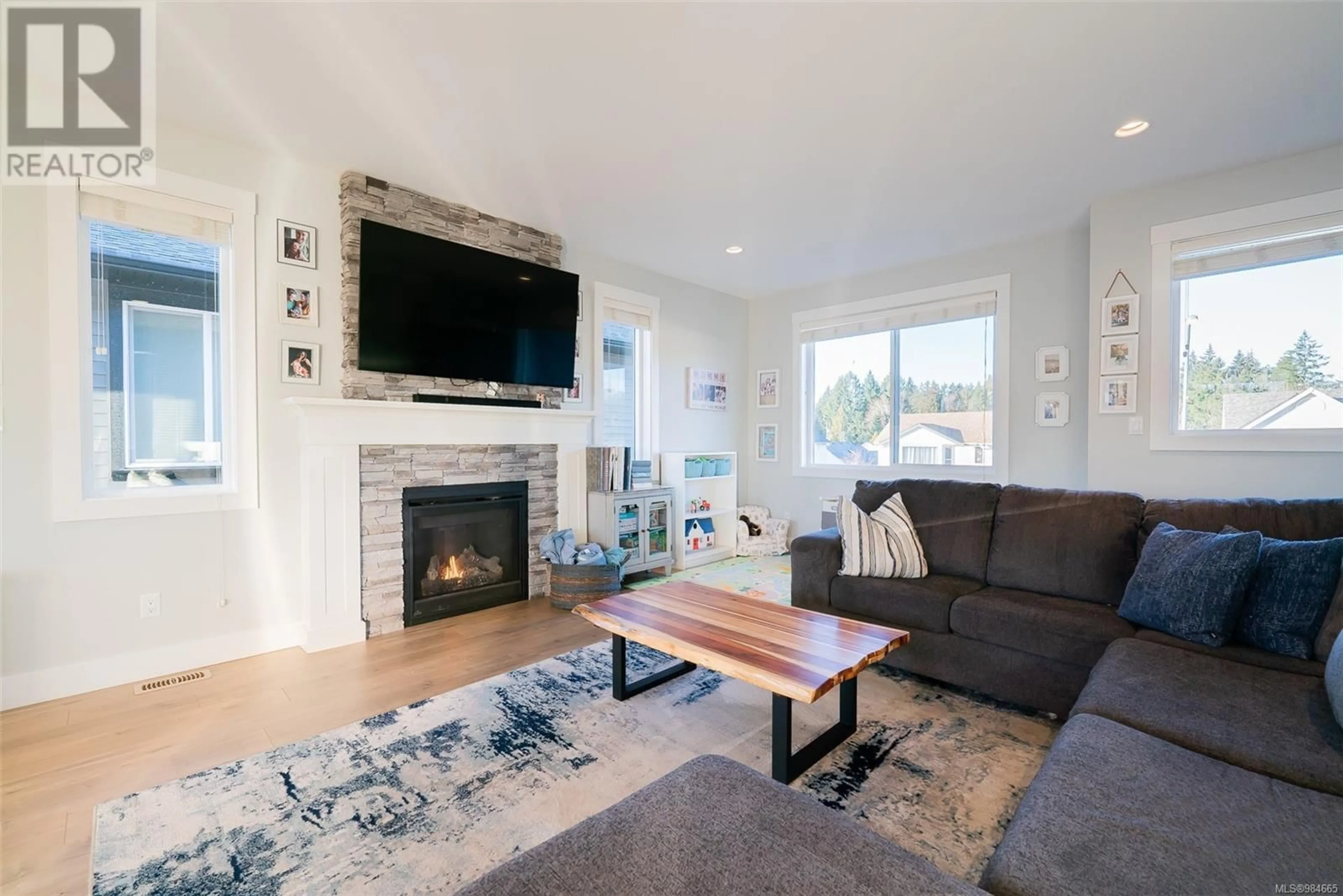 Living room with furniture, wood/laminate floor for 293 Ryan Rd, Nanaimo British Columbia V9R6X8