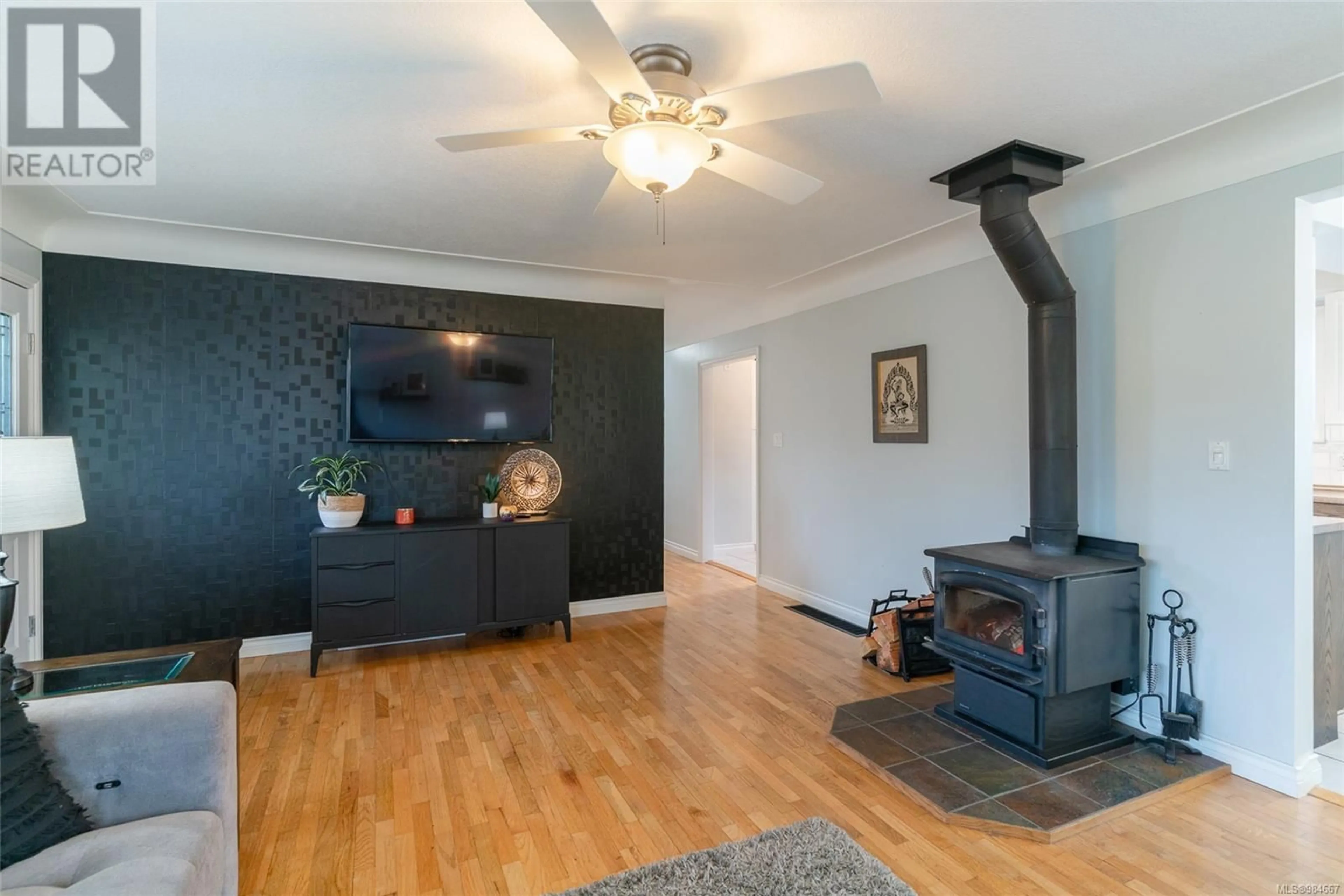 Living room with furniture, wood/laminate floor for 6290 Compton Rd, Port Alberni British Columbia V9Y7B8