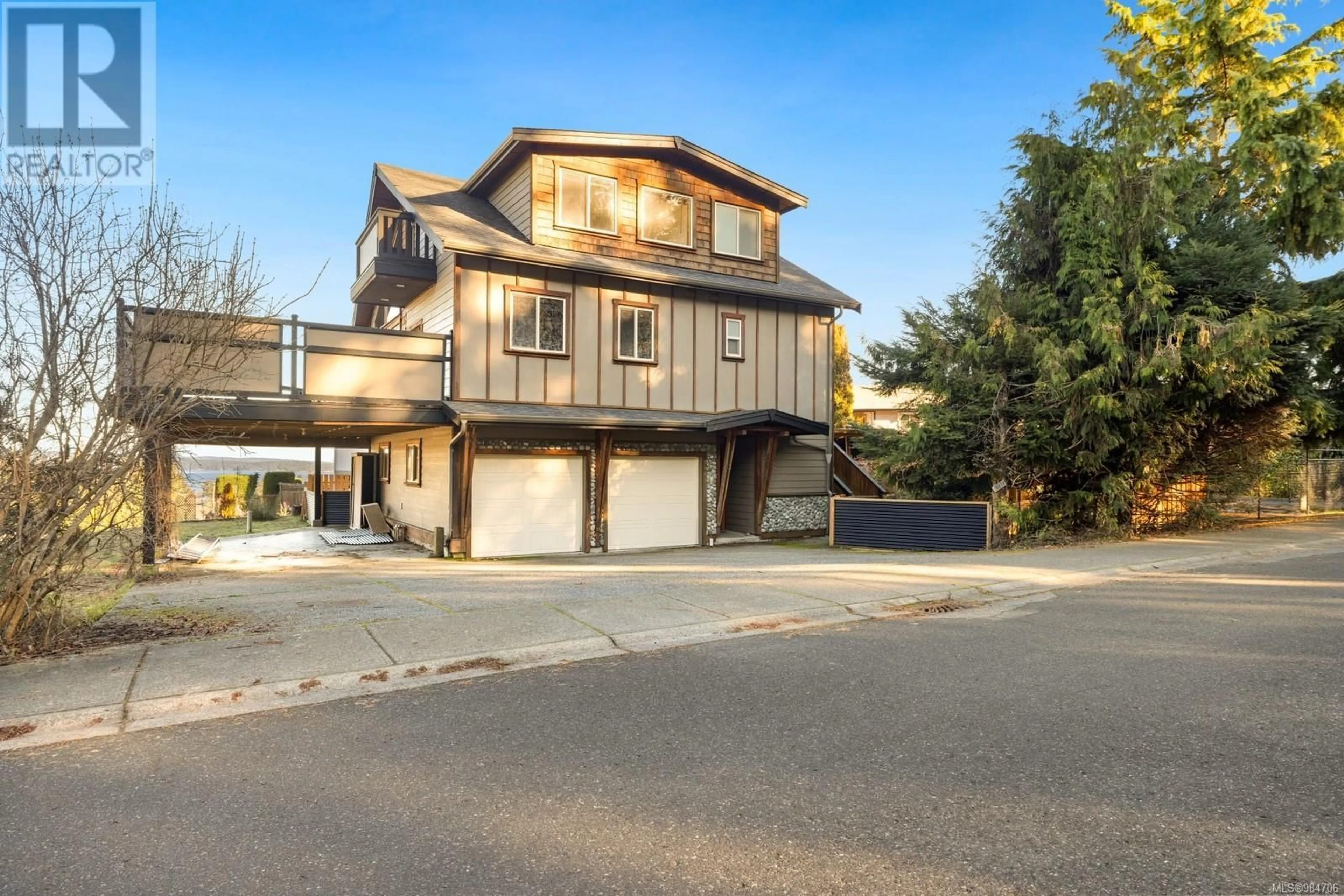 Home with vinyl exterior material, street for 9971 Echo Hts, Chemainus British Columbia V0R1K2