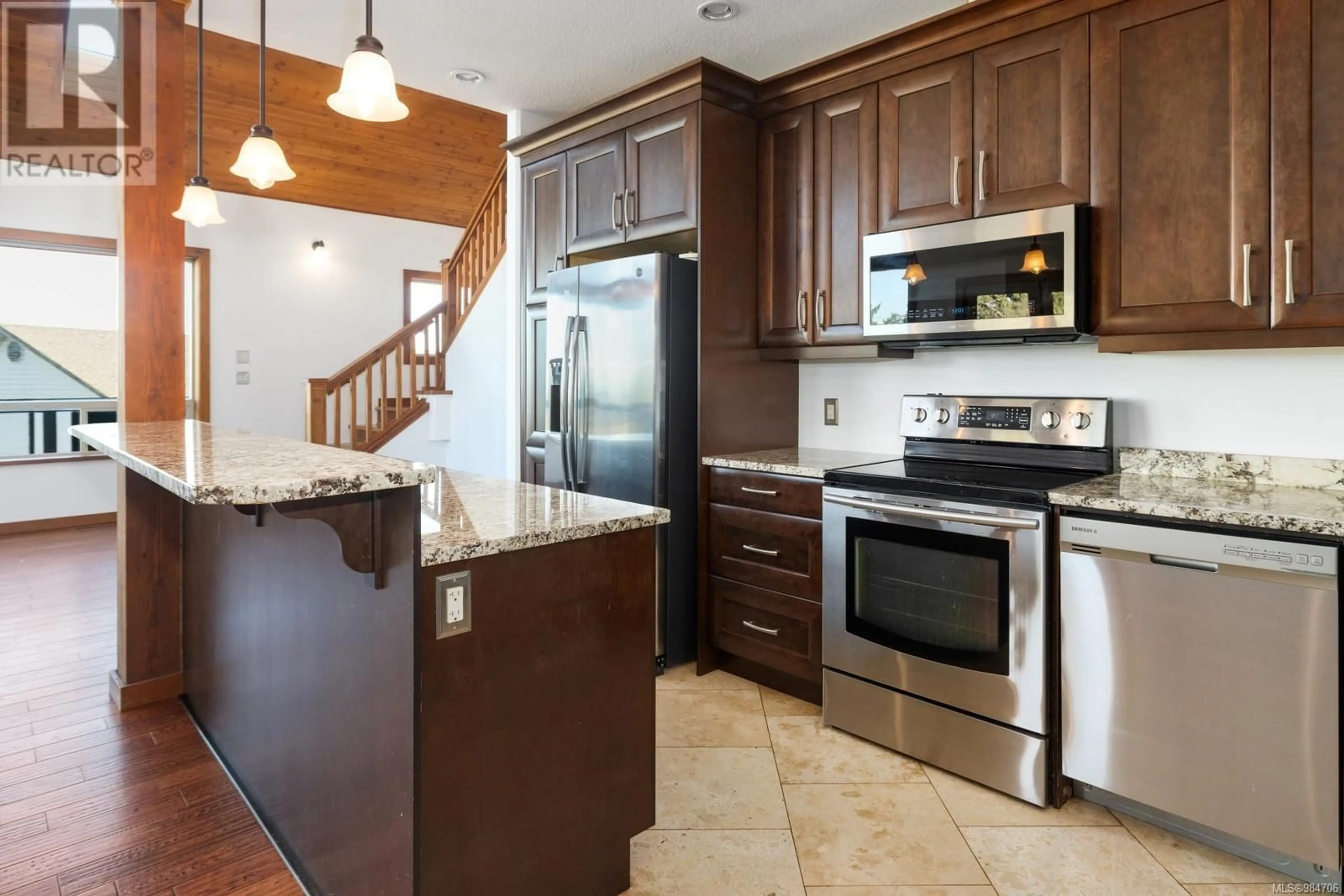 Open concept kitchen, ceramic/tile floor for 9971 Echo Hts, Chemainus British Columbia V0R1K2