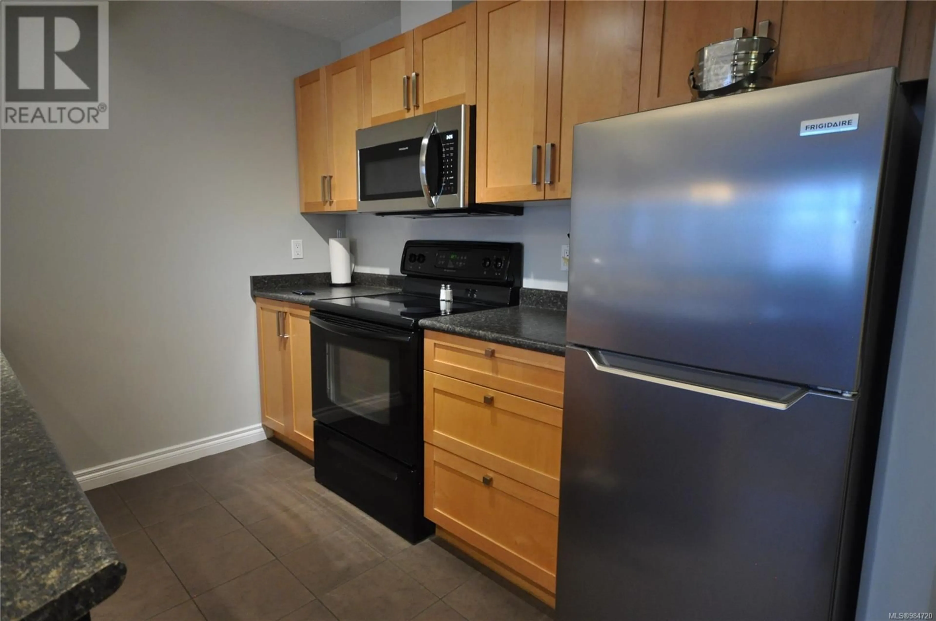 Standard kitchen, wood/laminate floor for 204D 1800 Riverside Lane, Courtenay British Columbia V9N8C7