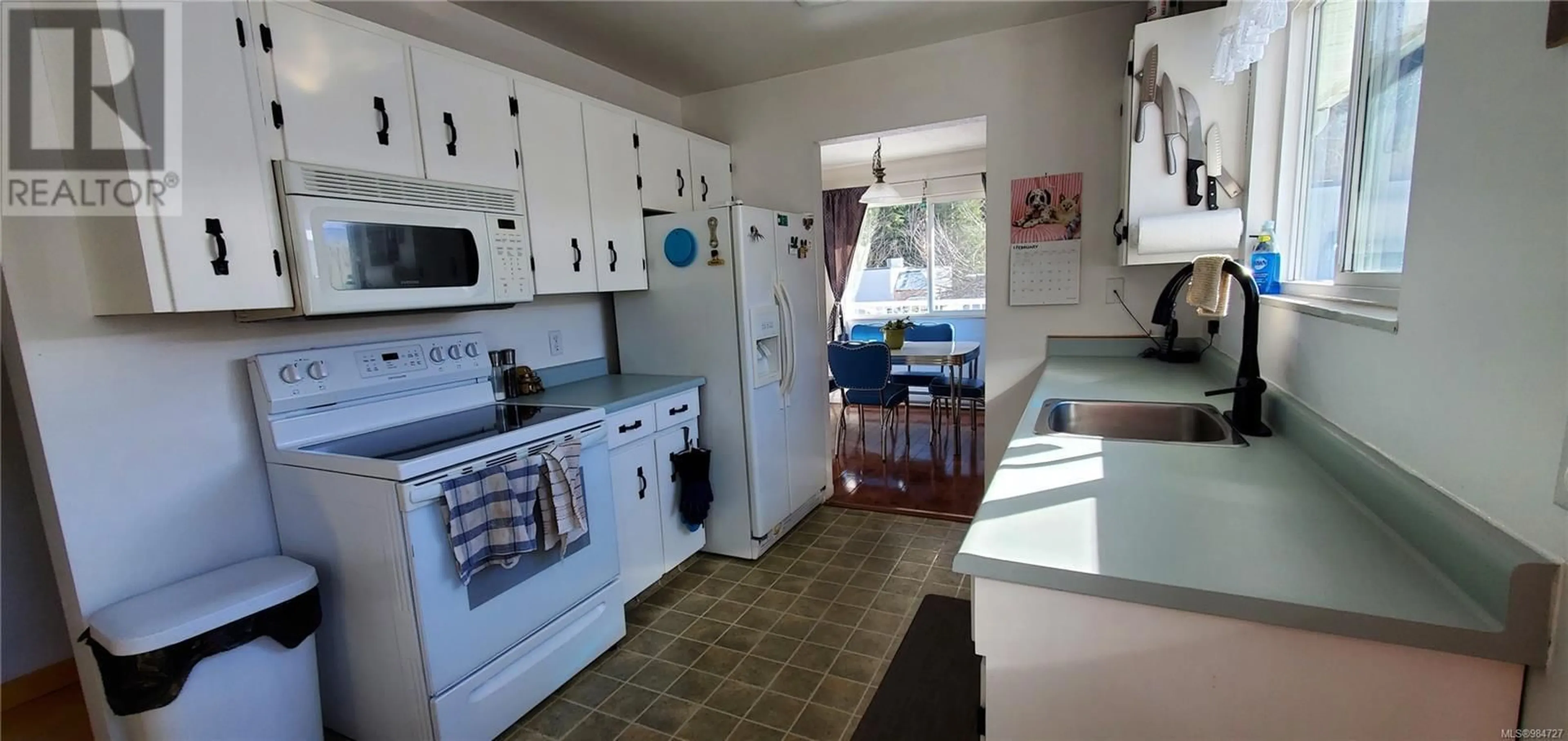 Standard kitchen, ceramic/tile floor for 420/428 ALPINE VIEW ROAD, Tahsis British Columbia V0P1X0