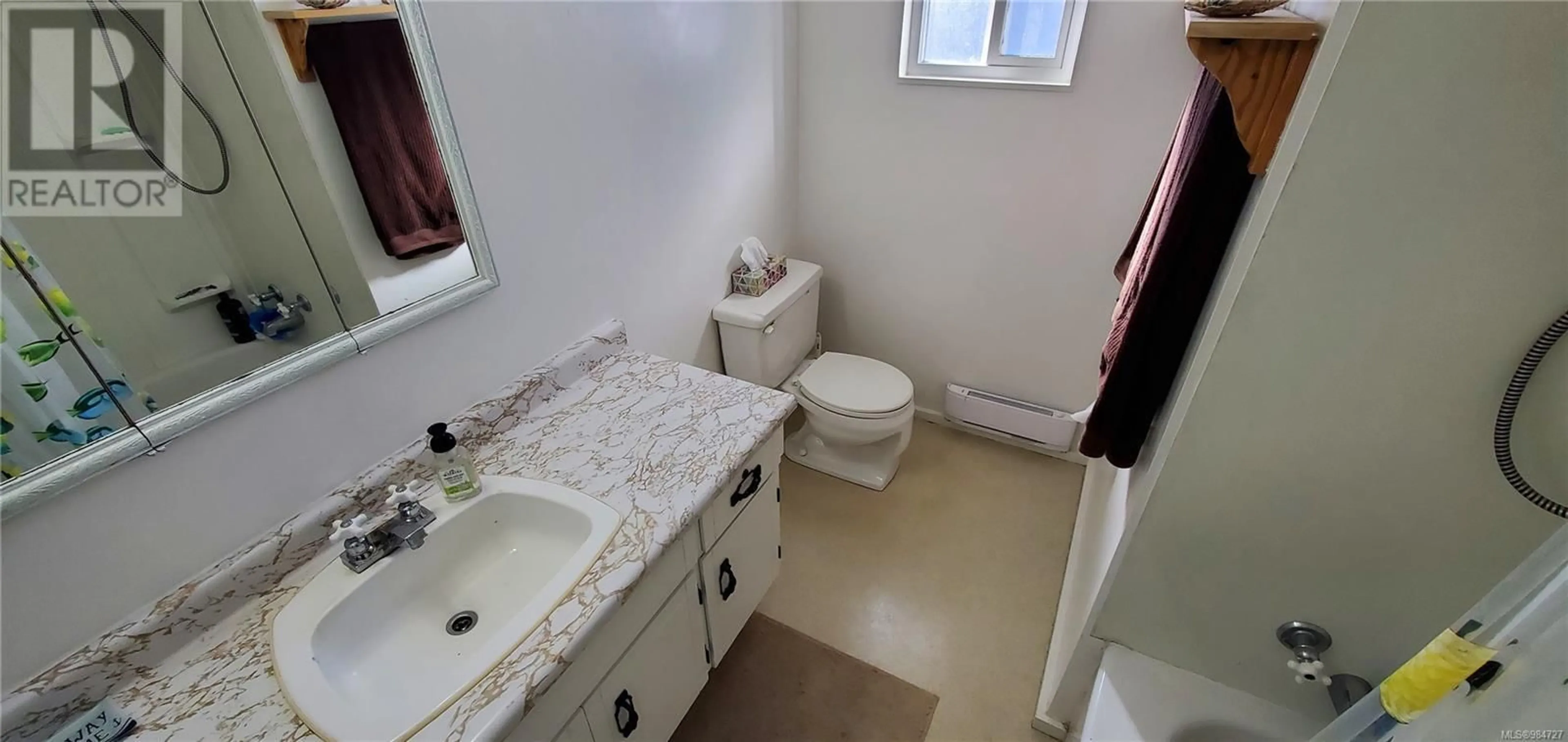 Standard bathroom, ceramic/tile floor for 420/428 ALPINE VIEW ROAD, Tahsis British Columbia V0P1X0