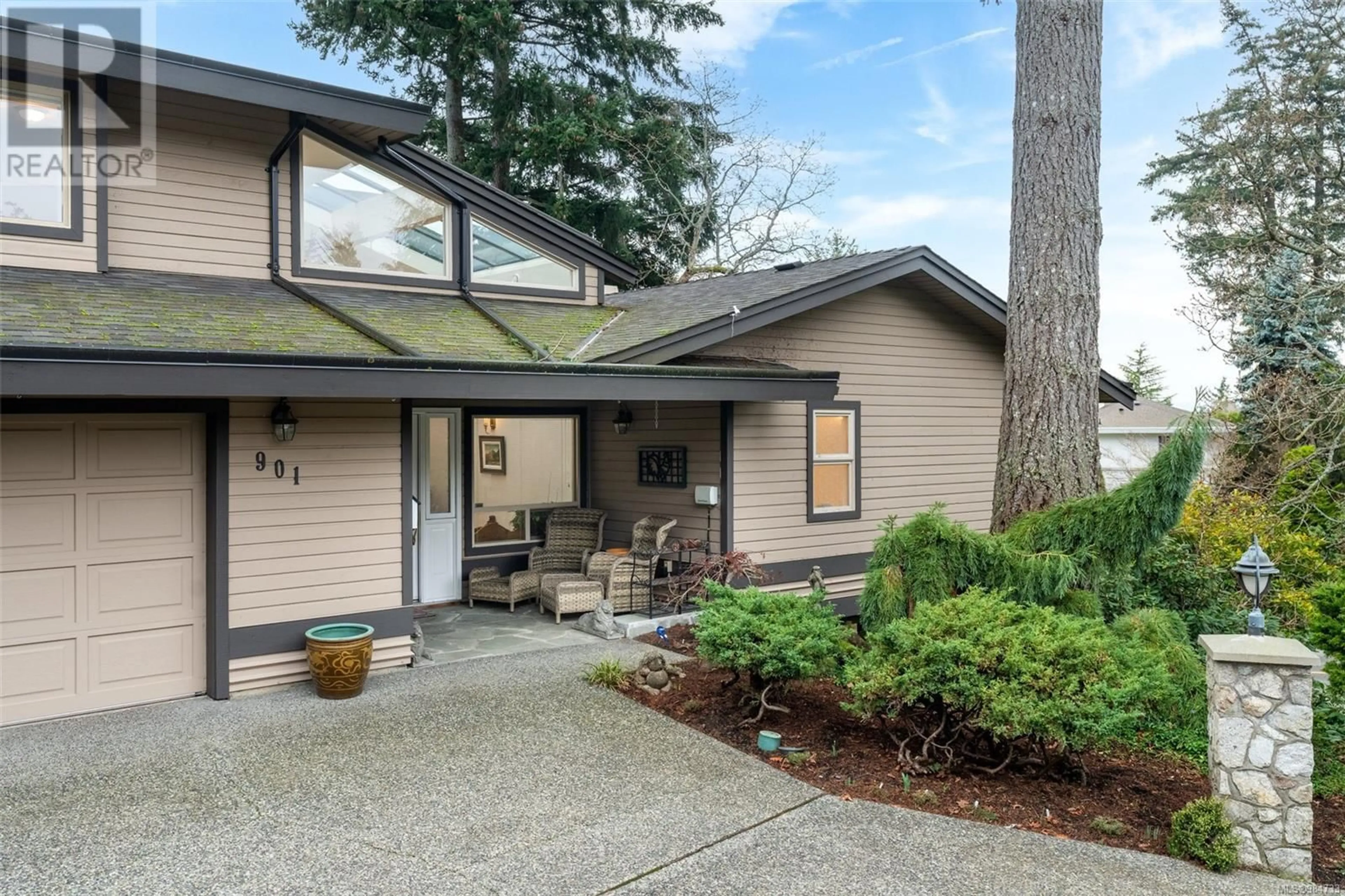 Home with vinyl exterior material, unknown for 901 Cobblestone Lane, Saanich British Columbia V8Y3G3