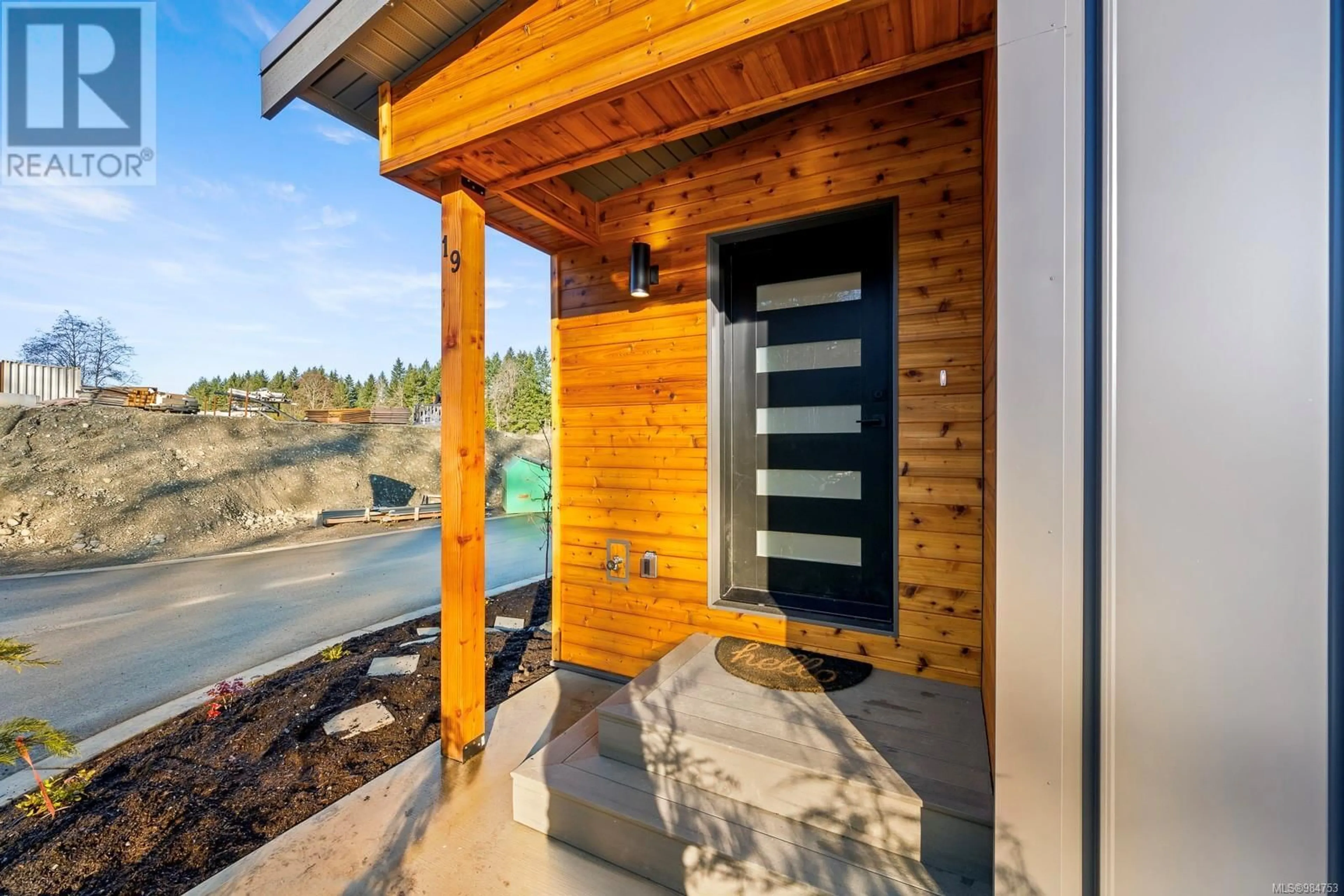 Indoor entryway for 20 - 3025 ROYSTON ROAD, Cumberland British Columbia V0R1S0