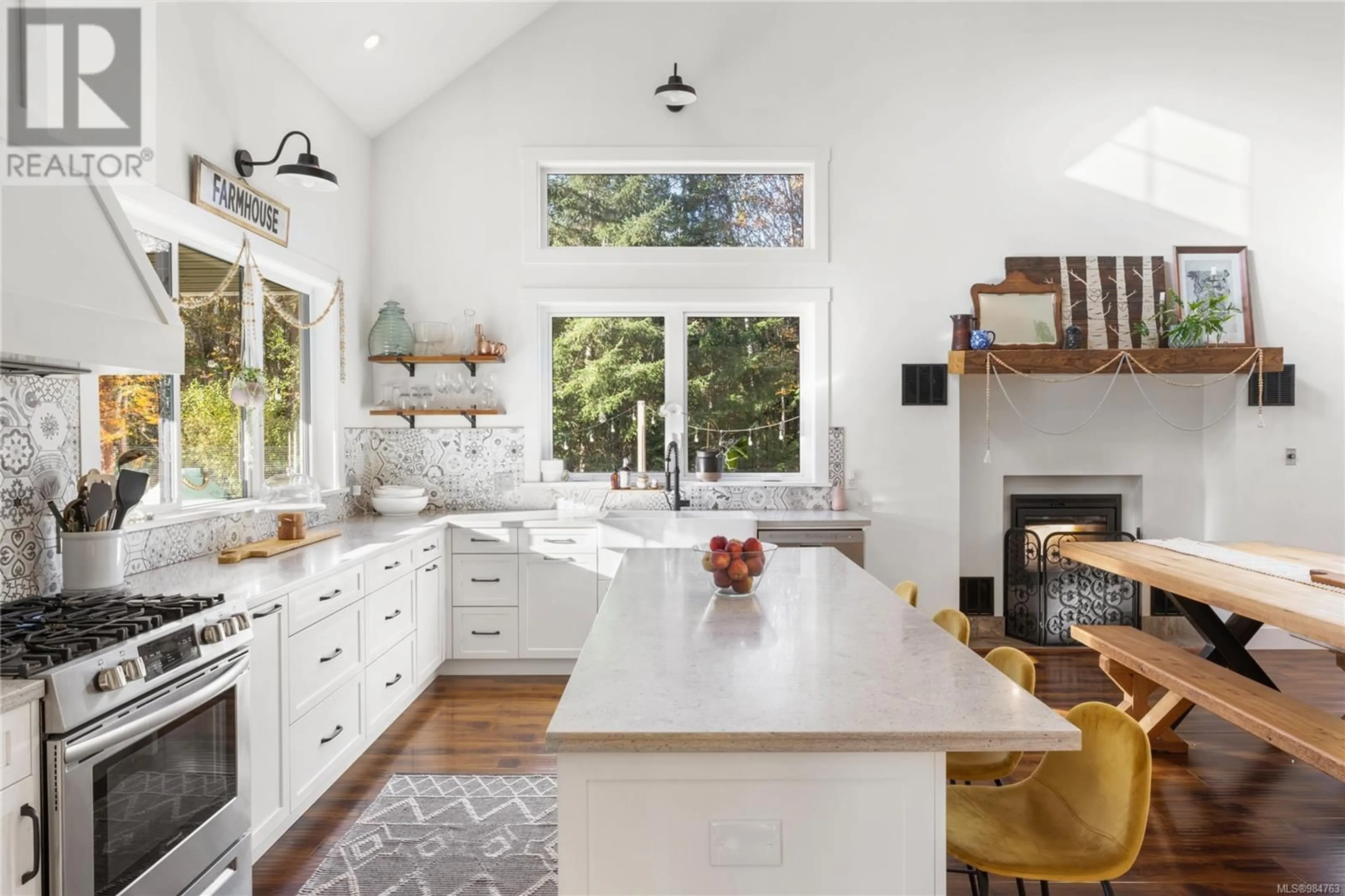 Open concept kitchen, ceramic/tile floor for 880 Ohiat Rd, Qualicum Beach British Columbia V9K2M8