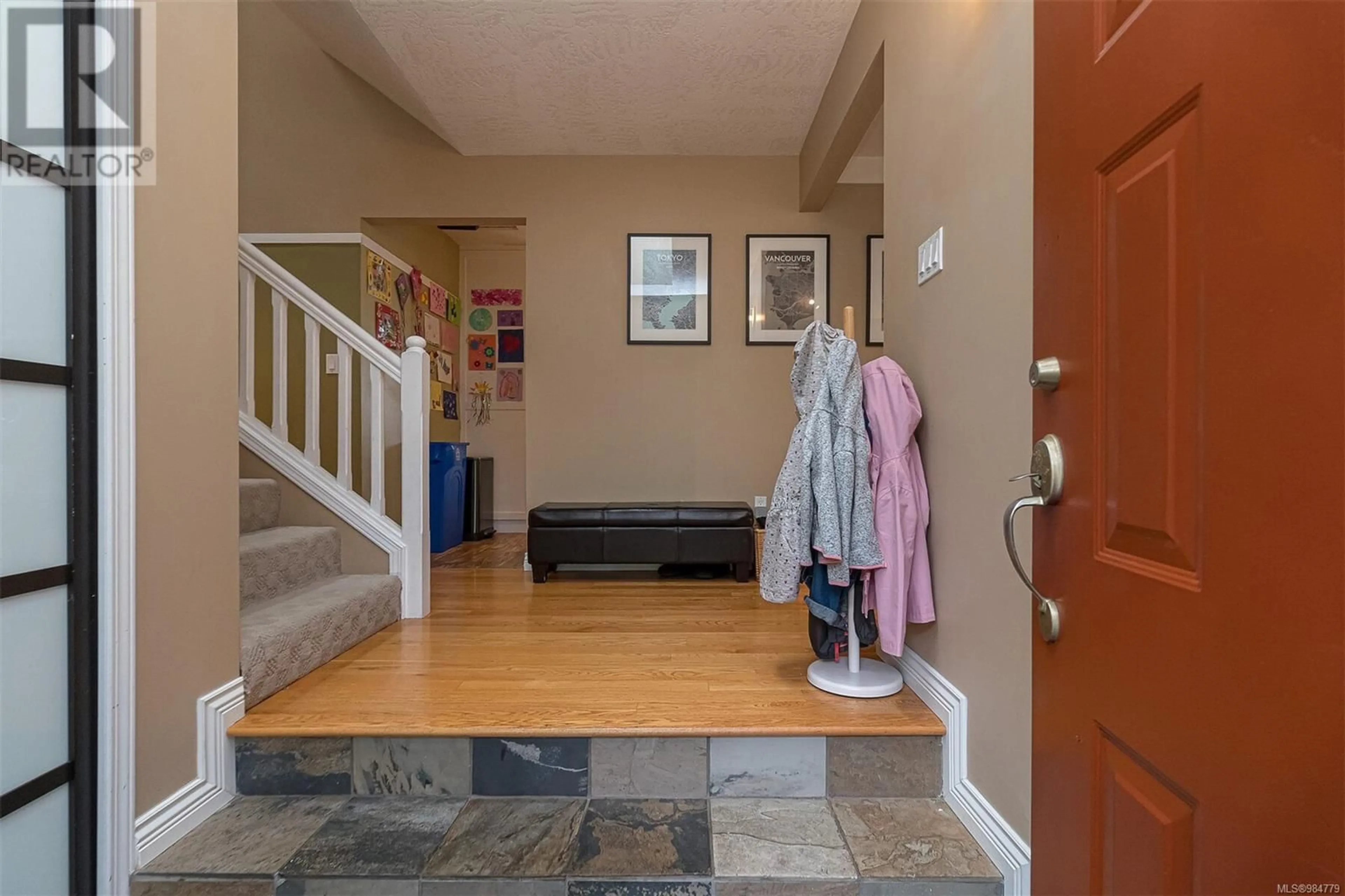 Indoor entryway for 3819 Synod Rd, Saanich British Columbia V8P3X7