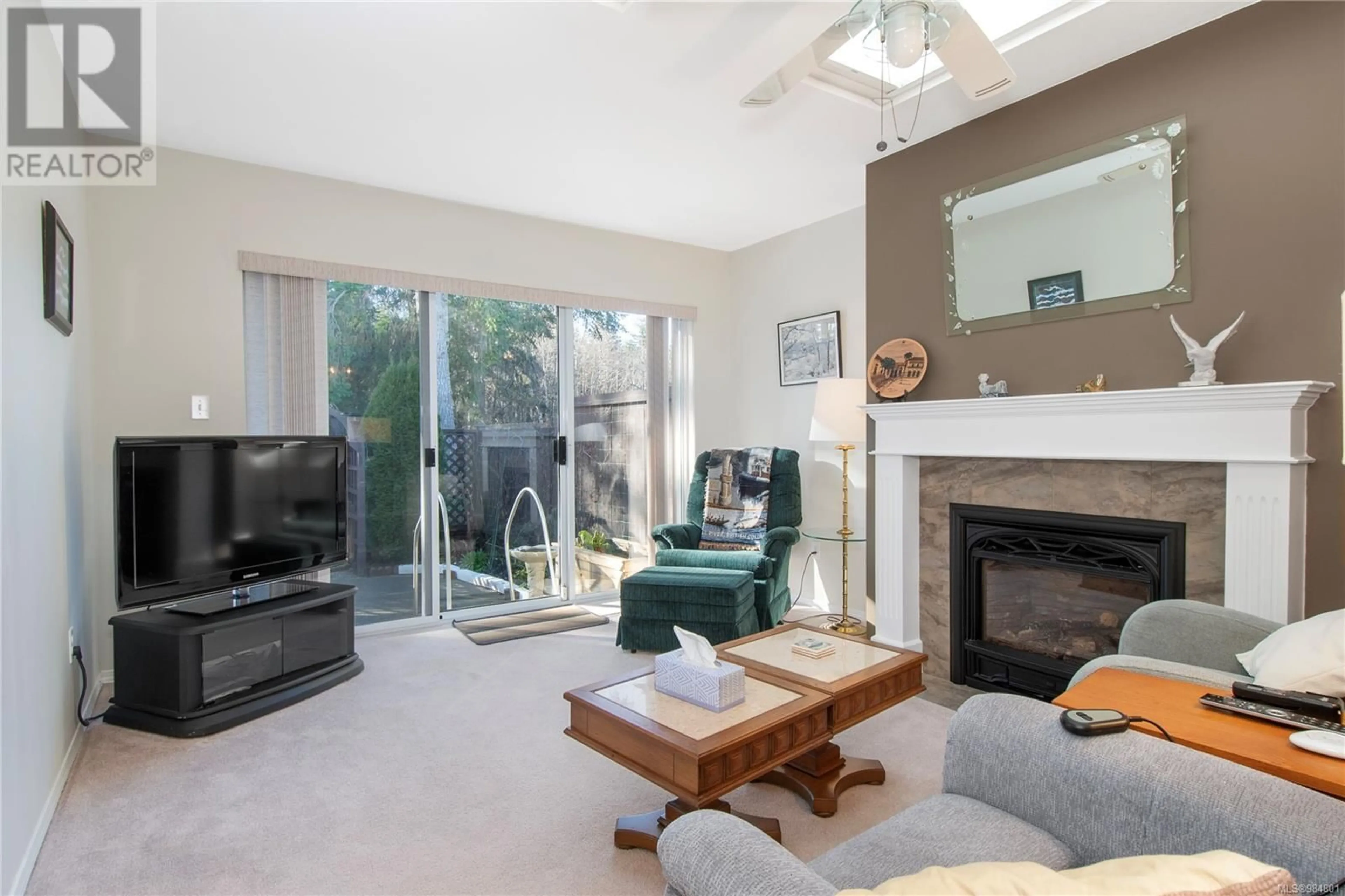 Living room with furniture, unknown for 25 605 Rockland Rd, Campbell River British Columbia V9W7X1