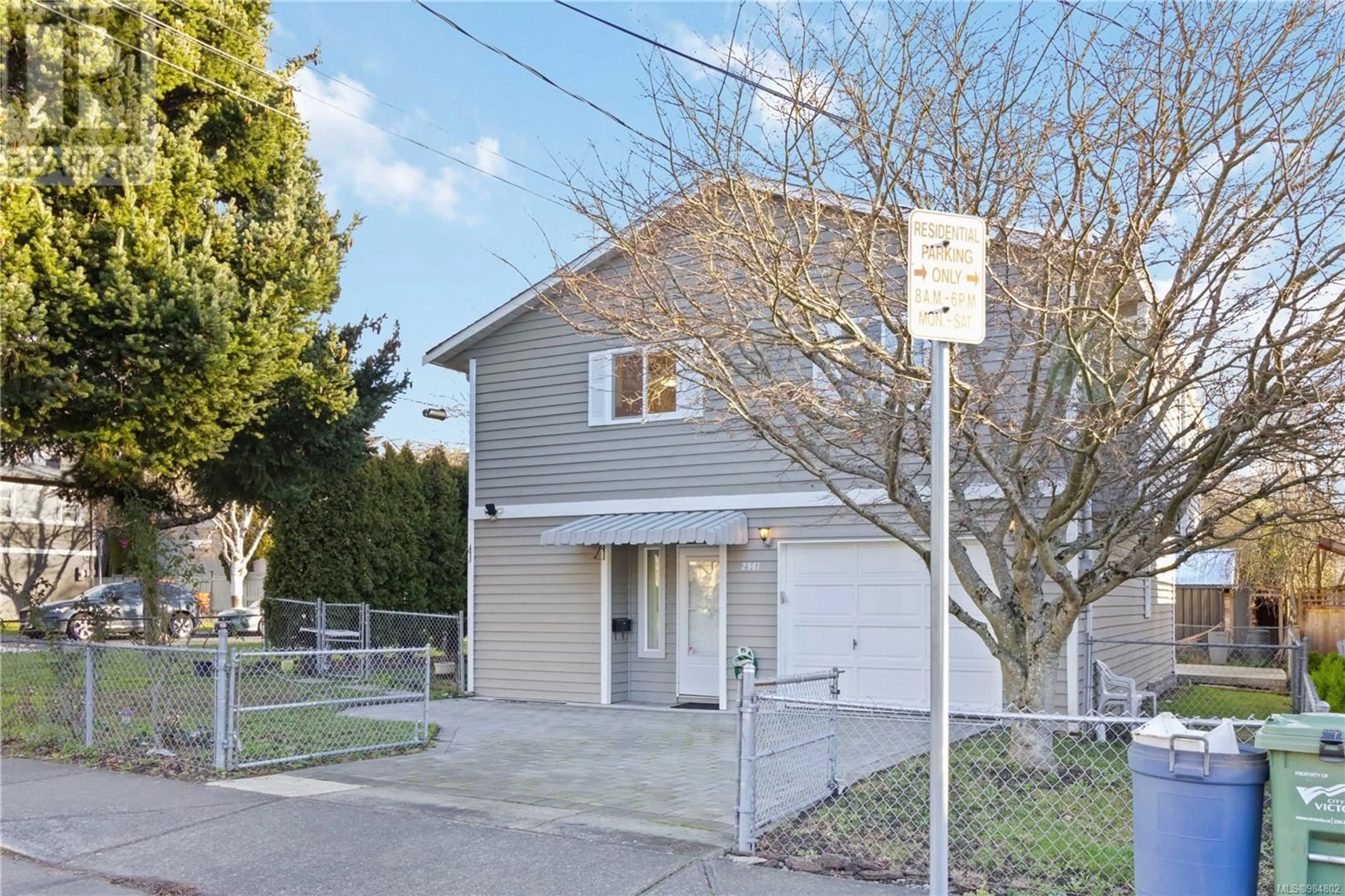 A pic from outside/outdoor area/front of a property/back of a property/a pic from drone, street for 2961 Shakespeare St, Victoria British Columbia V8R4H5