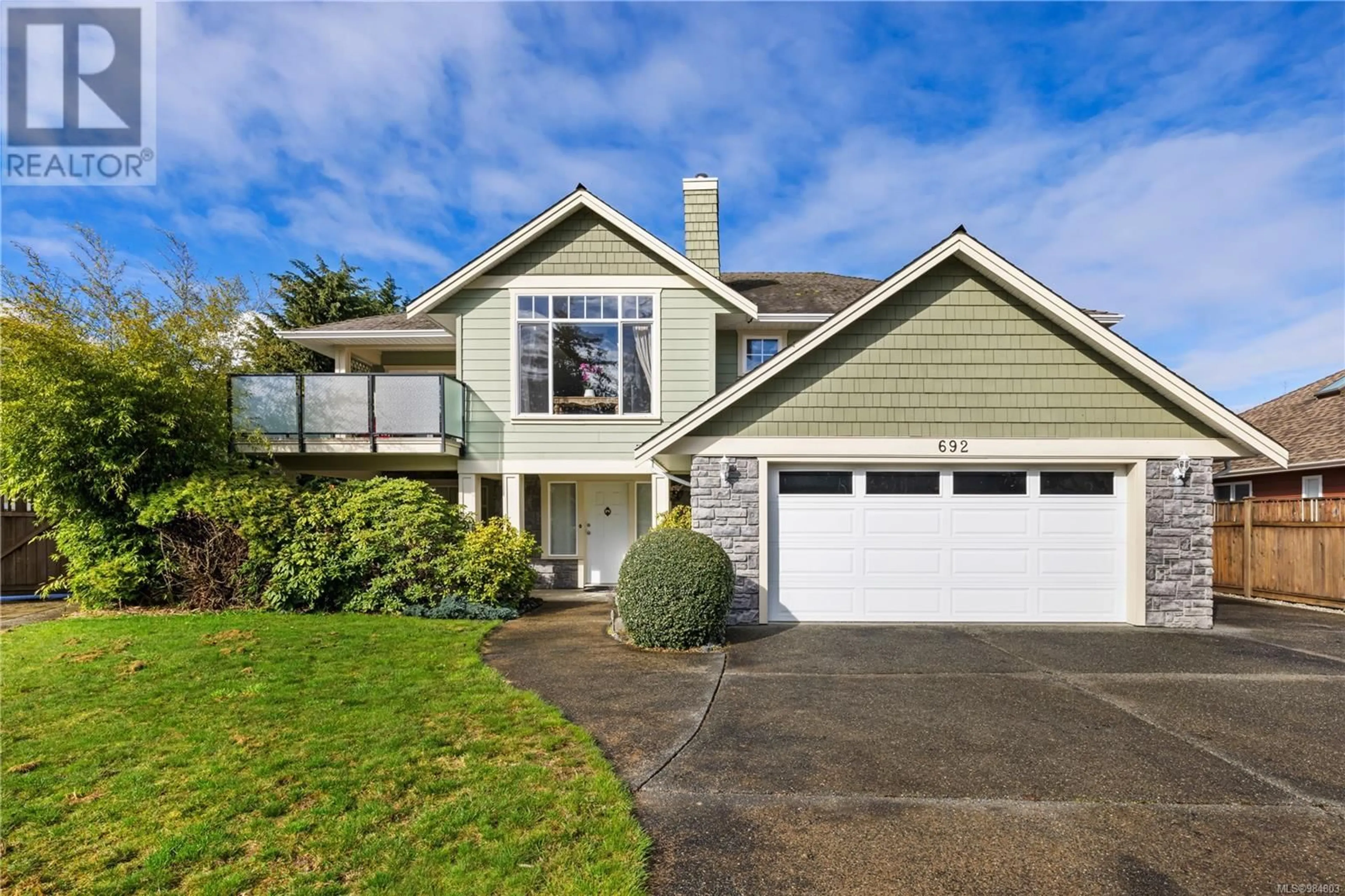 Home with vinyl exterior material, water/lake/river/ocean view for 692 ABERNATHY PLACE, Parksville British Columbia V9P2Y9