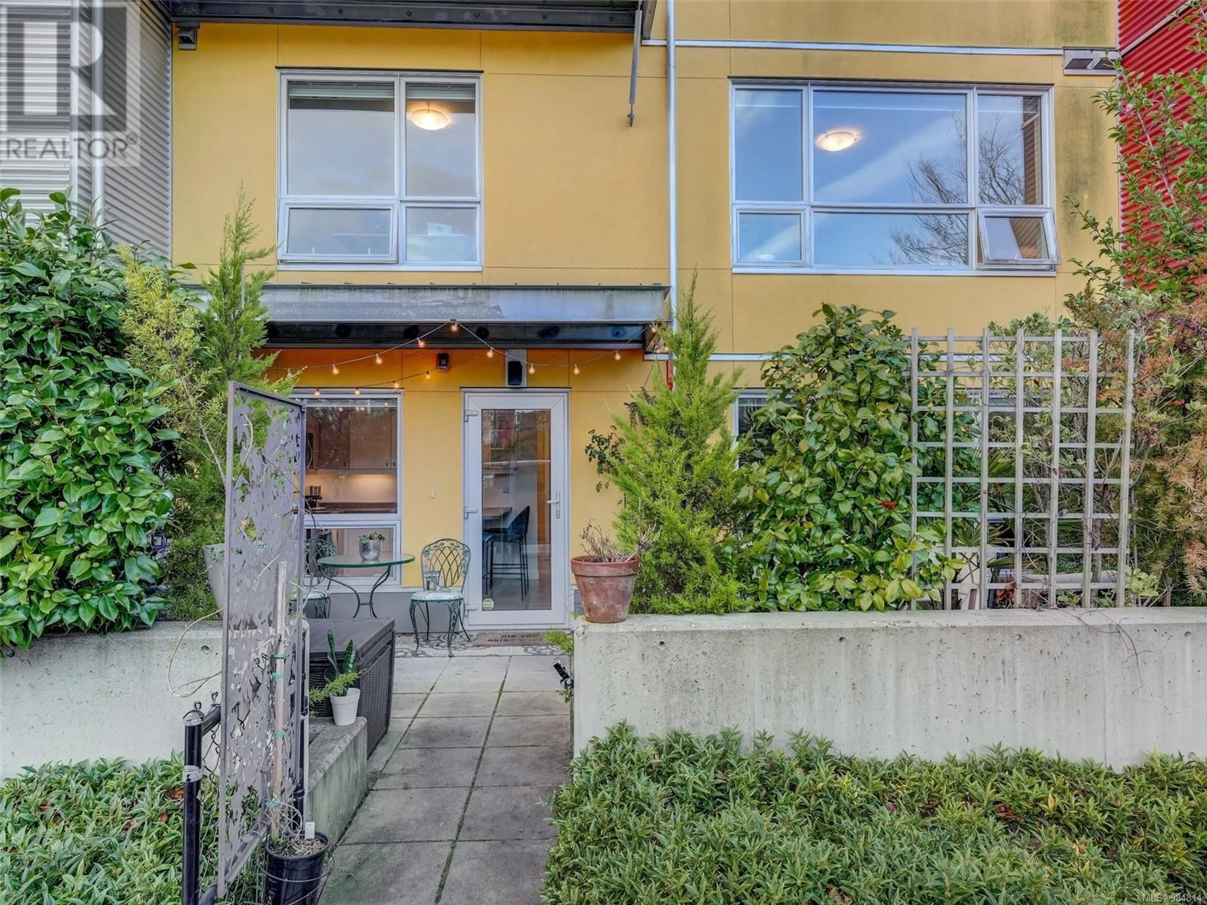 Patio, street for 109 787 Tyee Rd, Victoria British Columbia V9A7R5