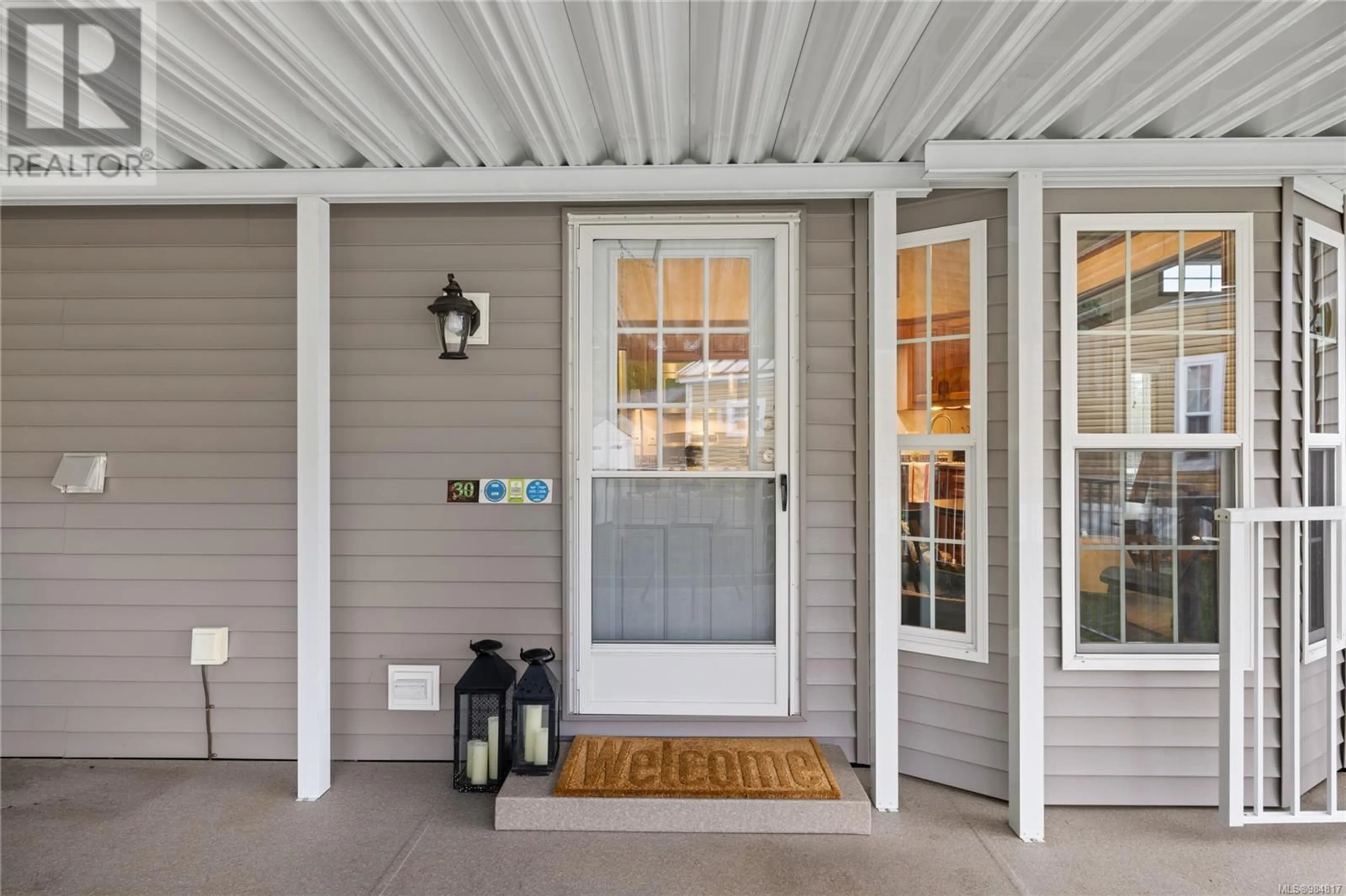 Indoor entryway for 2120 Henderson Lake Way, Nanaimo British Columbia V9R6X7