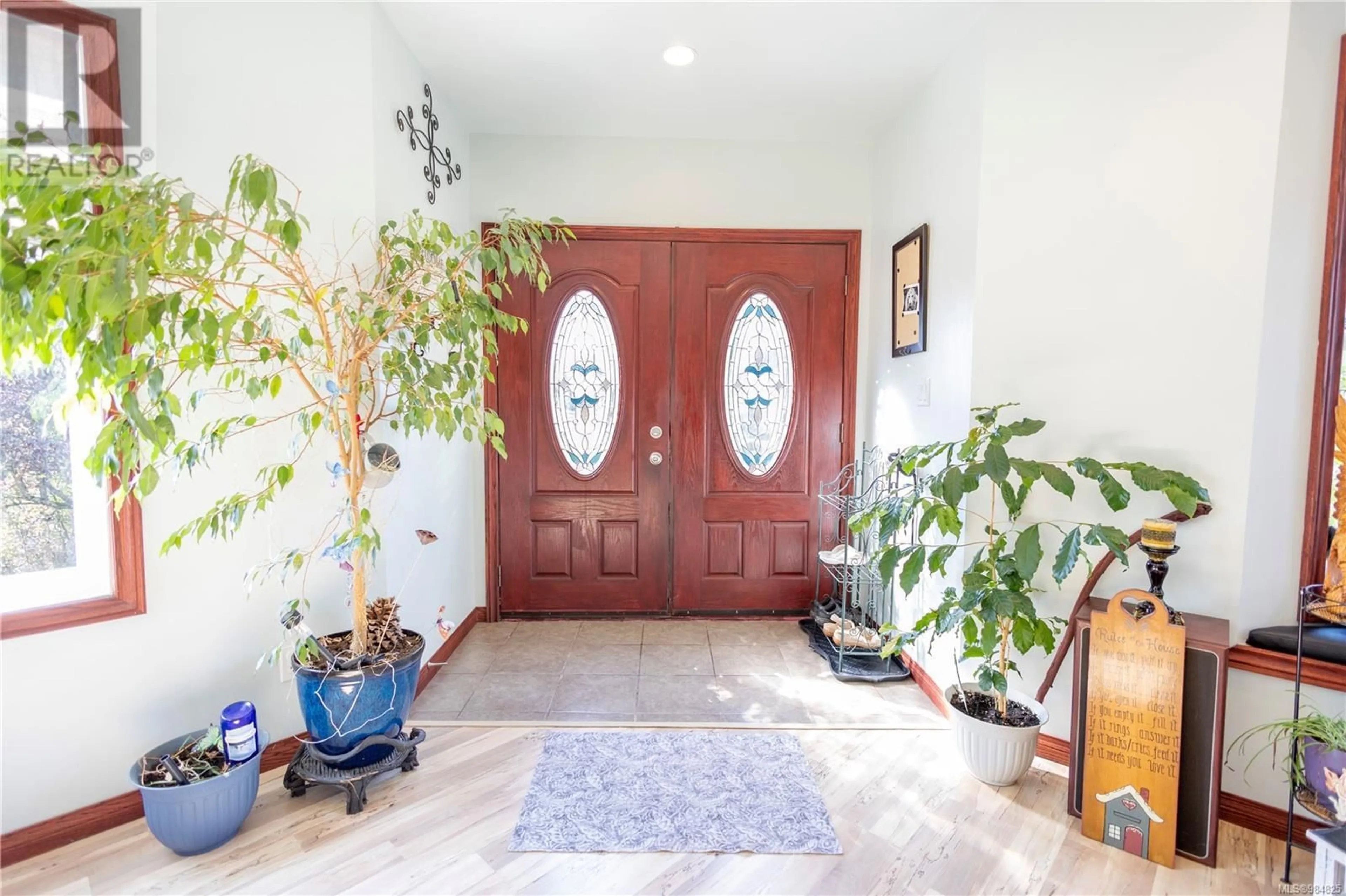 Indoor entryway for 660 Rockingham Rd, Langford British Columbia V9B3N8