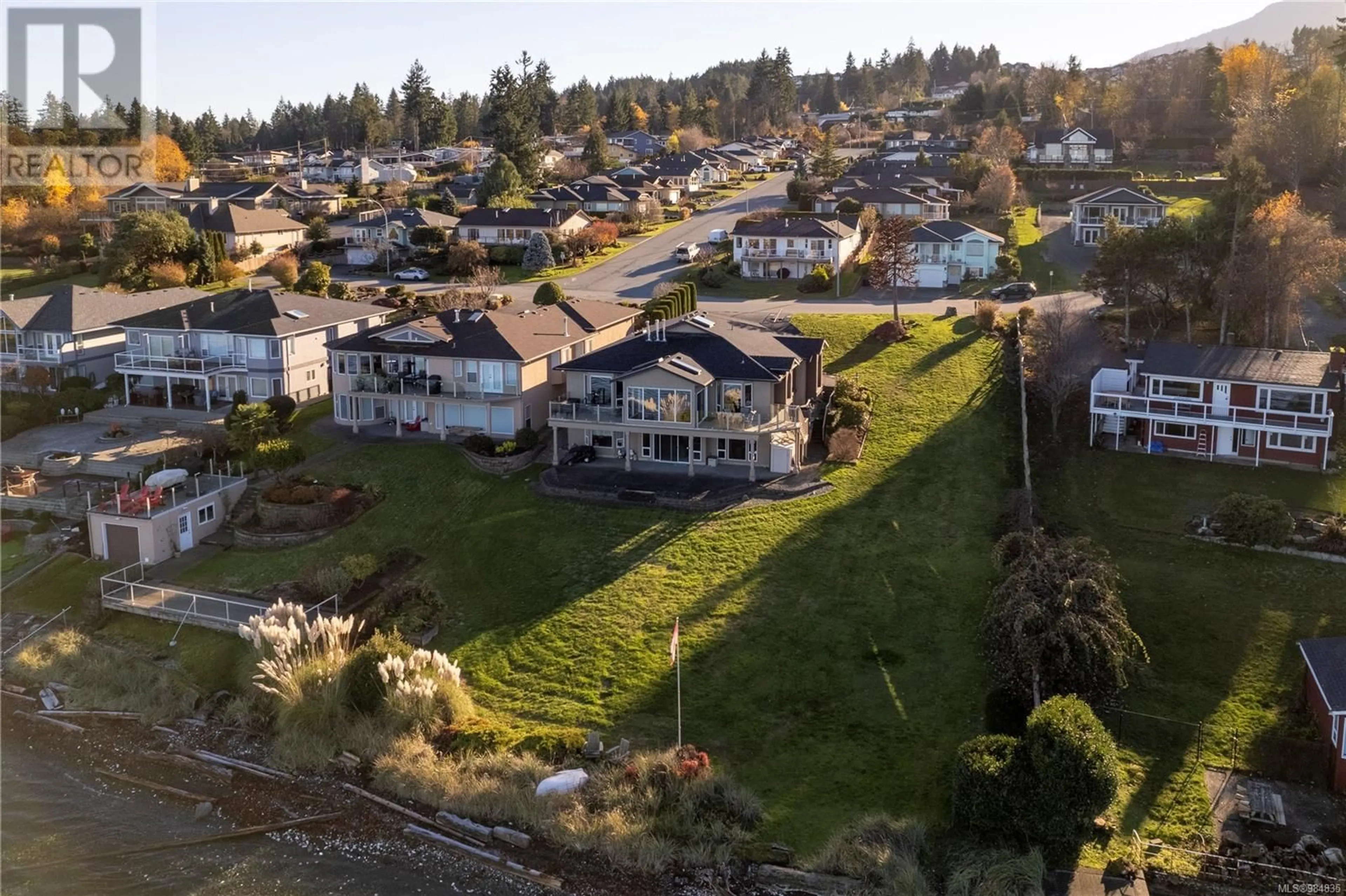 A pic from outside/outdoor area/front of a property/back of a property/a pic from drone, mountain view for 409 Blair Pl, Ladysmith British Columbia V9G1Y3