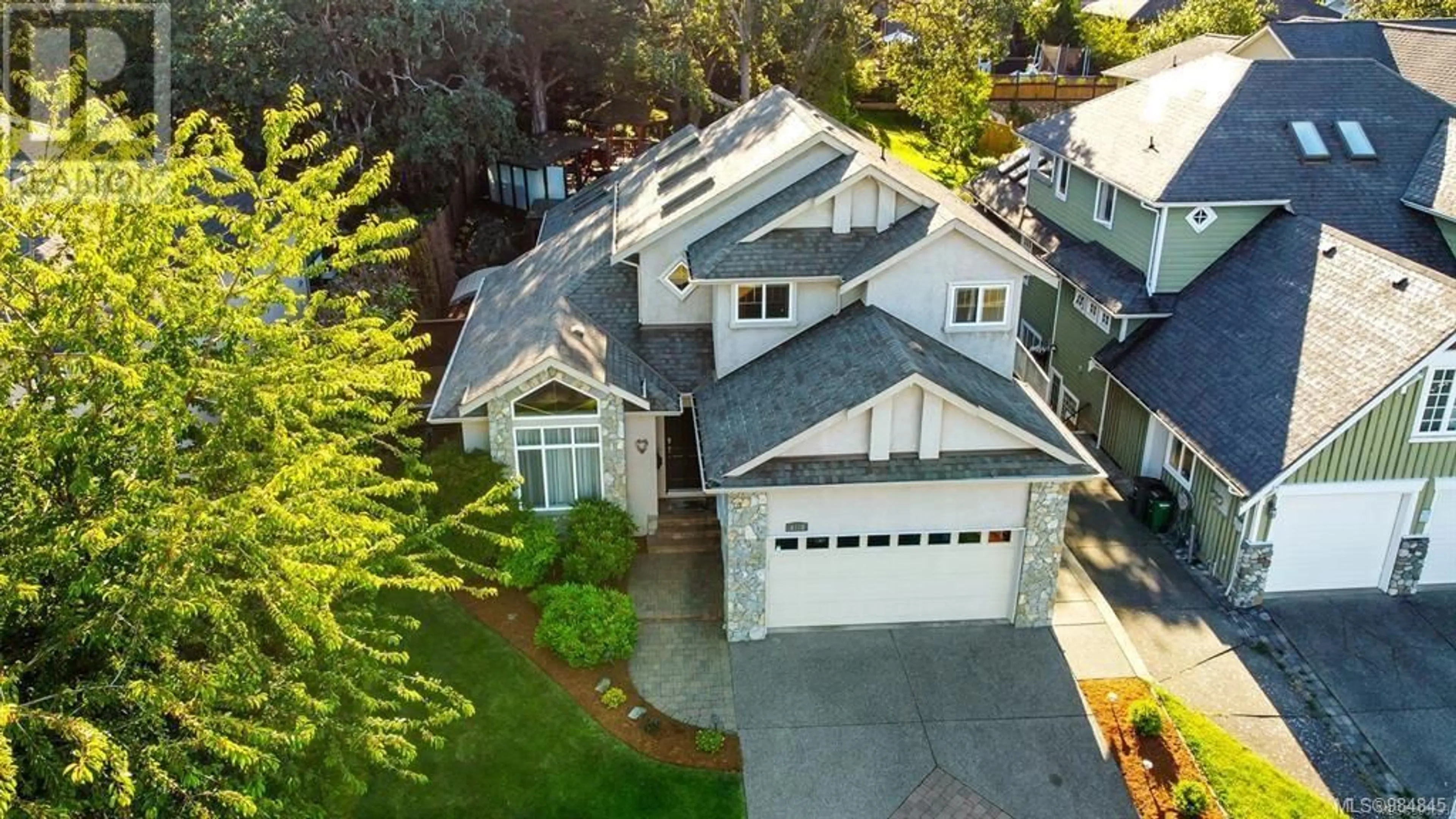 A pic from outside/outdoor area/front of a property/back of a property/a pic from drone, street for 4228 Oakview Pl, Saanich British Columbia V8N6M7