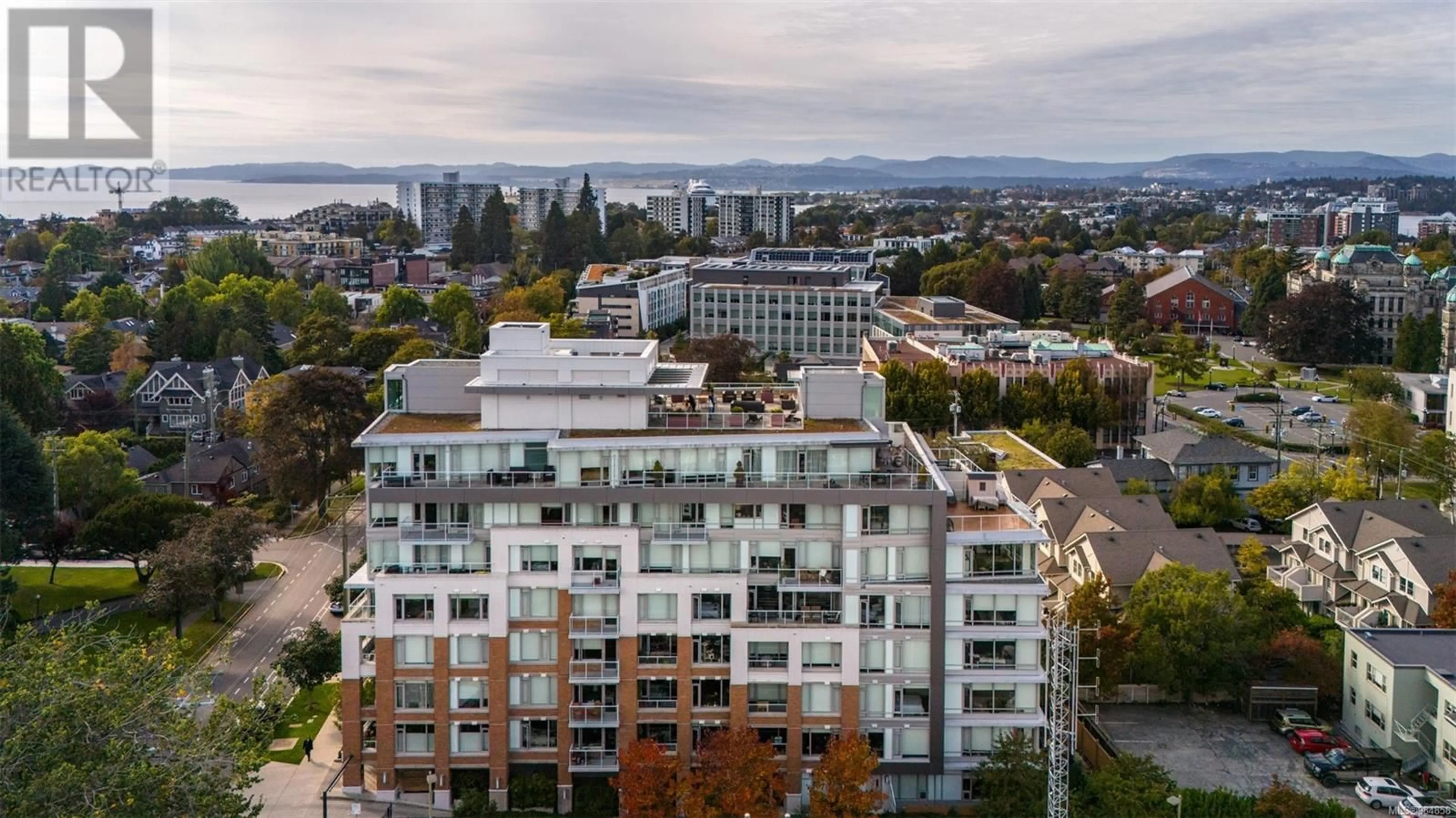 A pic from outside/outdoor area/front of a property/back of a property/a pic from drone, city buildings view from balcony for 703 646 Michigan St, Victoria British Columbia V8V0B7