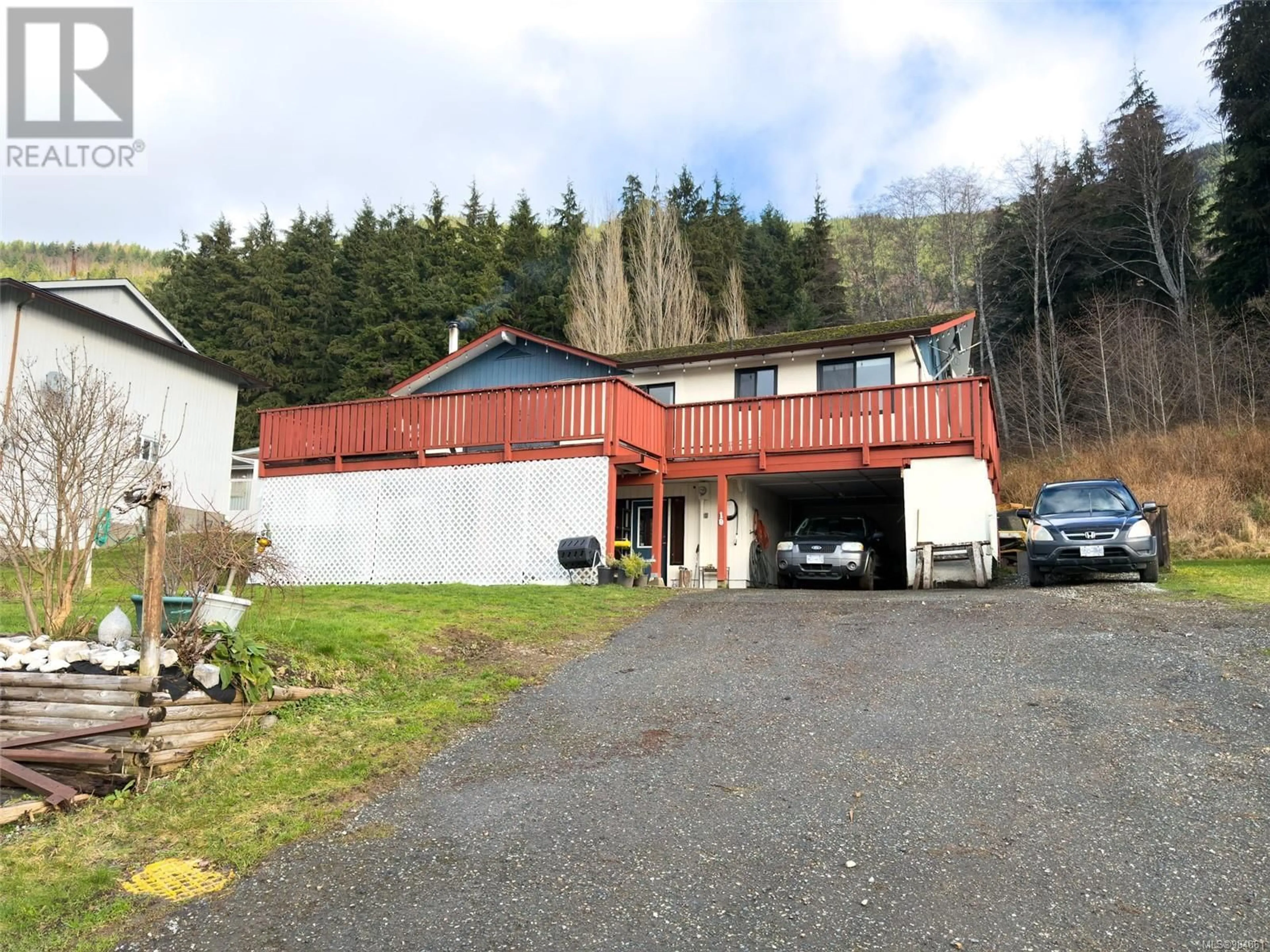 A pic from outside/outdoor area/front of a property/back of a property/a pic from drone, mountain view for 1009 Rupert Ave, Port Alice British Columbia V0N2N0