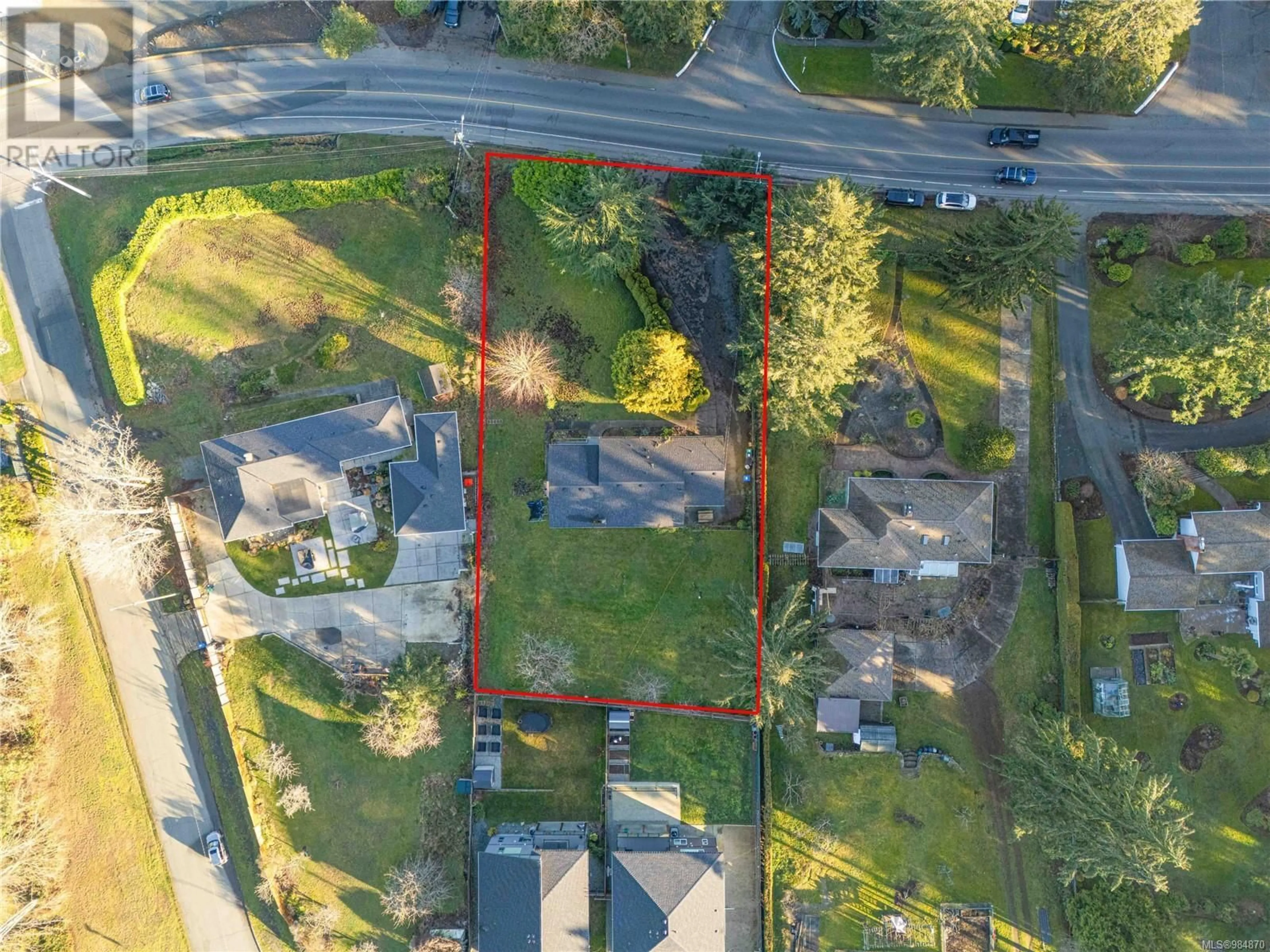 A pic from outside/outdoor area/front of a property/back of a property/a pic from drone, street for 2555 Departure Bay Rd, Nanaimo British Columbia V9S3W2