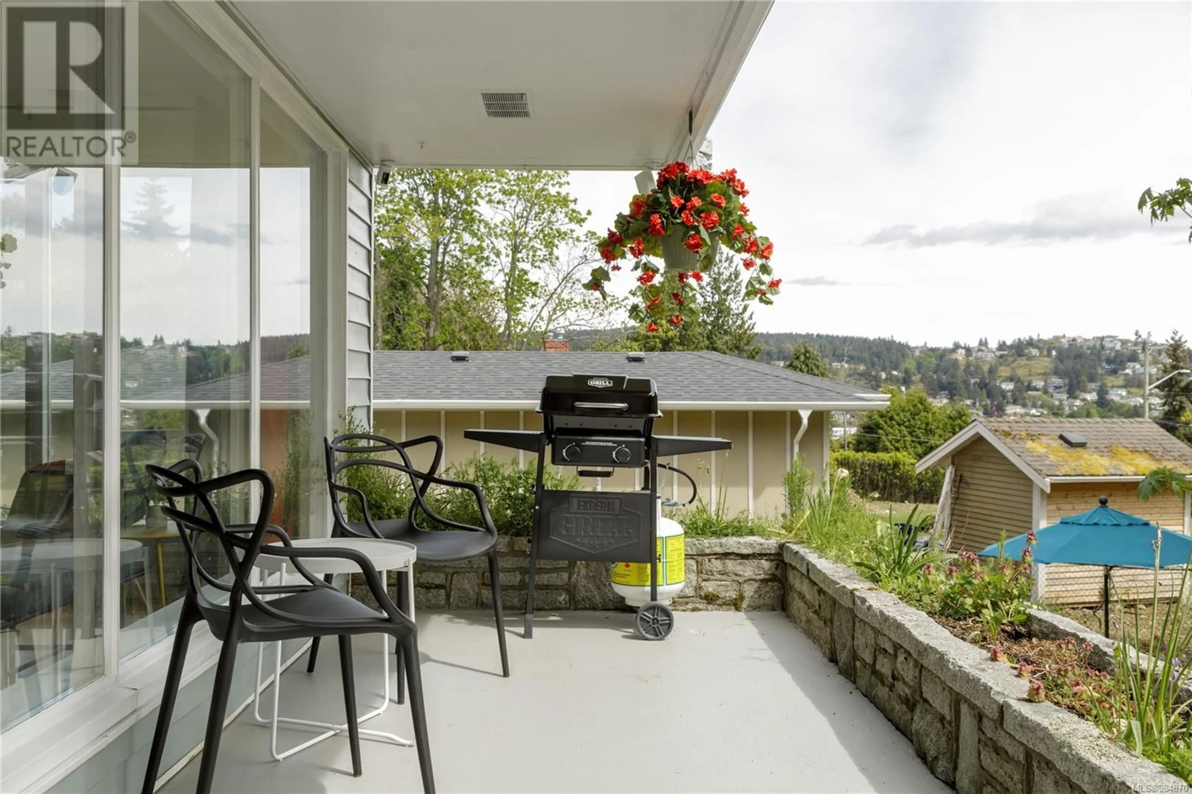 Patio, unknown for 2555 Departure Bay Rd, Nanaimo British Columbia V9S3W2