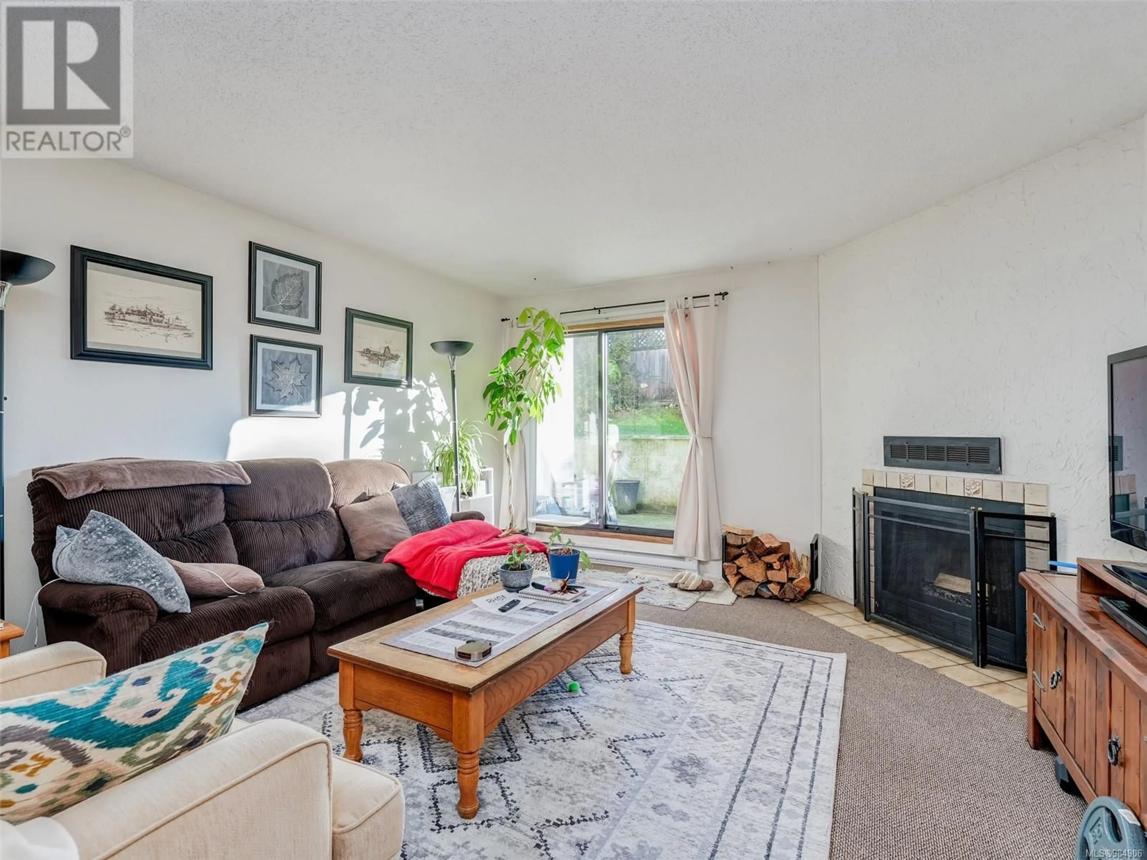 Living room with furniture, unknown for 114 290 Regina Ave, Saanich British Columbia V8Z6S6