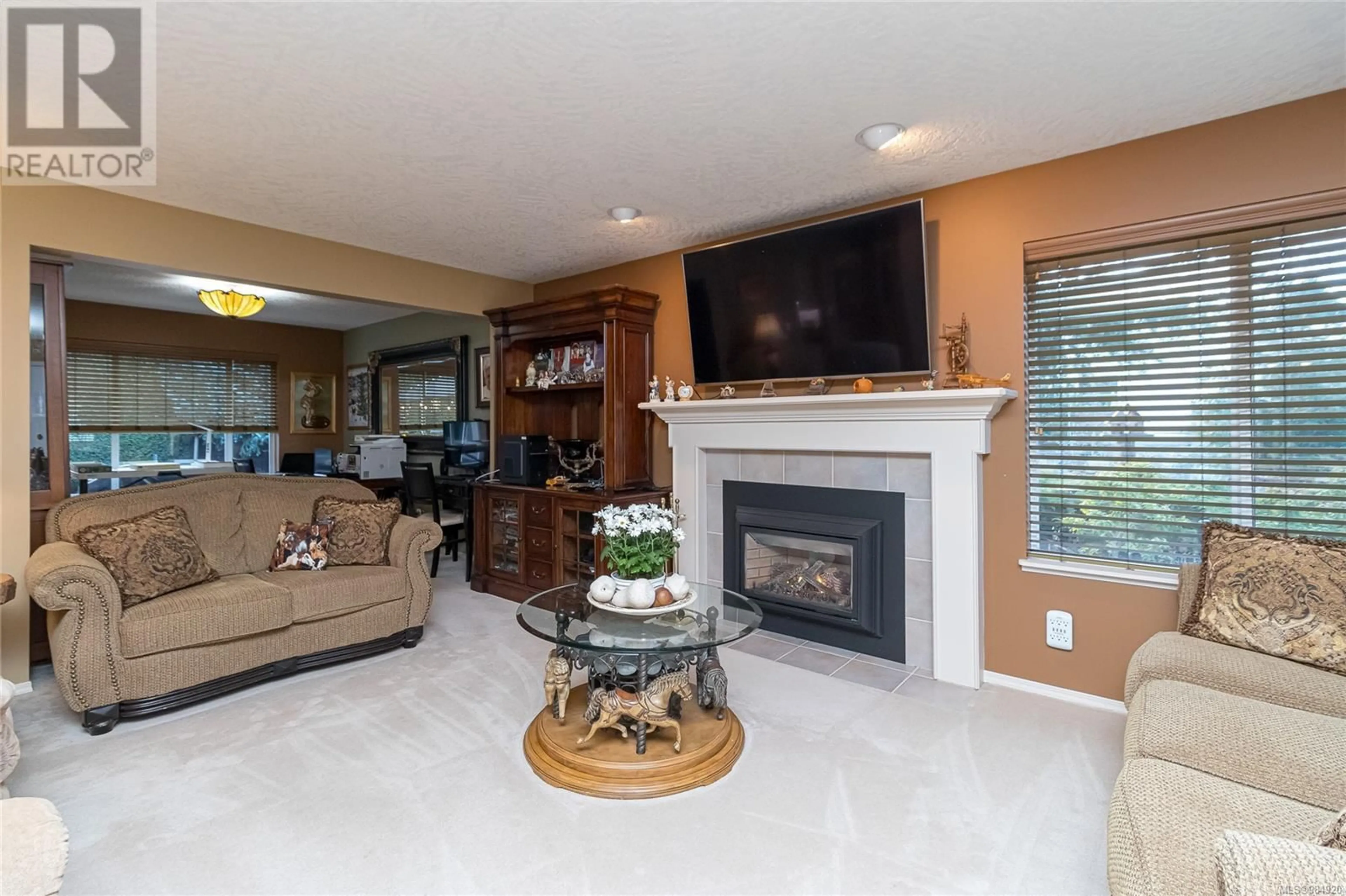 Living room with furniture, ceramic/tile floor for 664 Pine Ridge Dr, Cobble Hill British Columbia V8H0K8