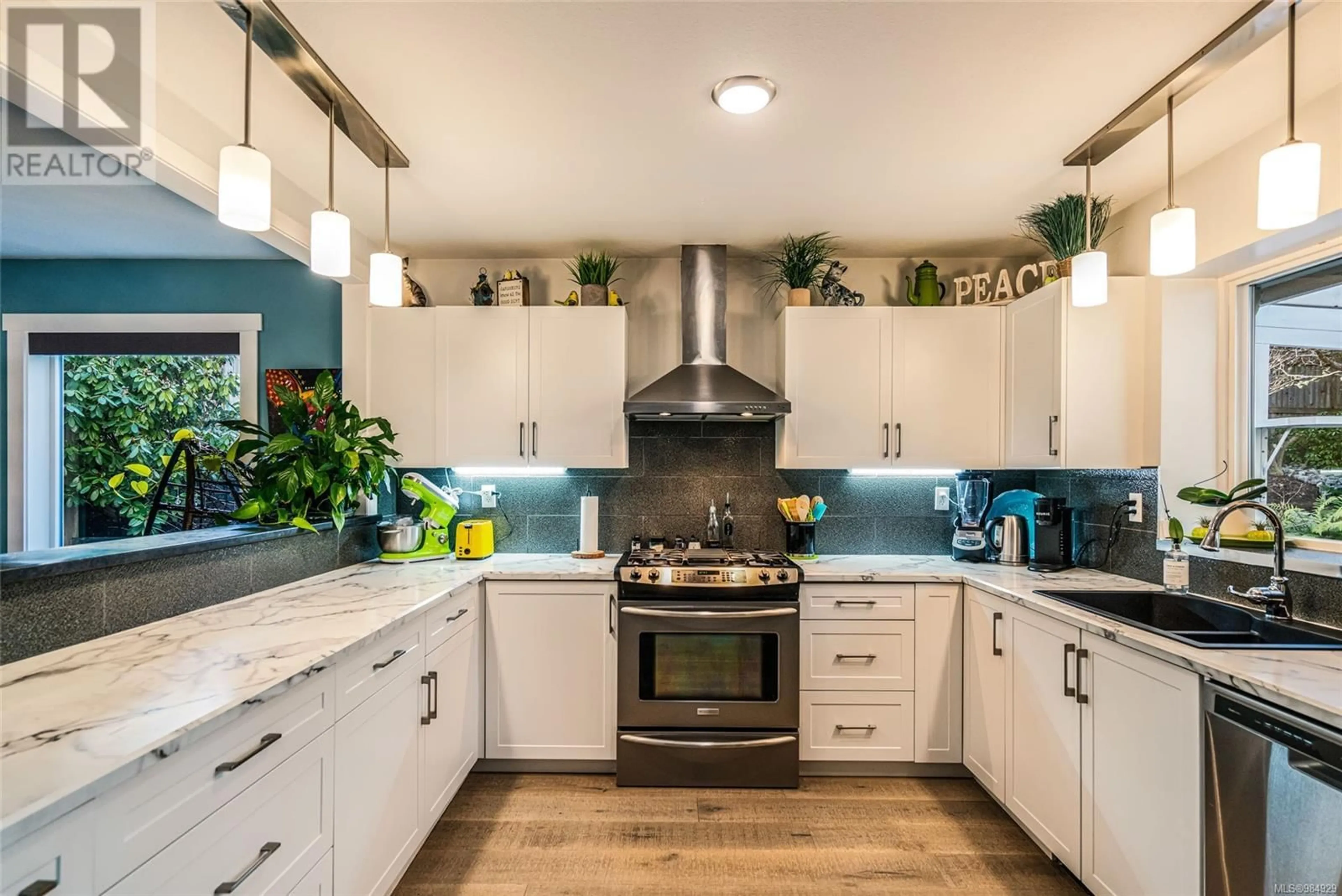 Contemporary kitchen, ceramic/tile floor for 612 Nassau Cres, Qualicum Beach British Columbia V9K1C4